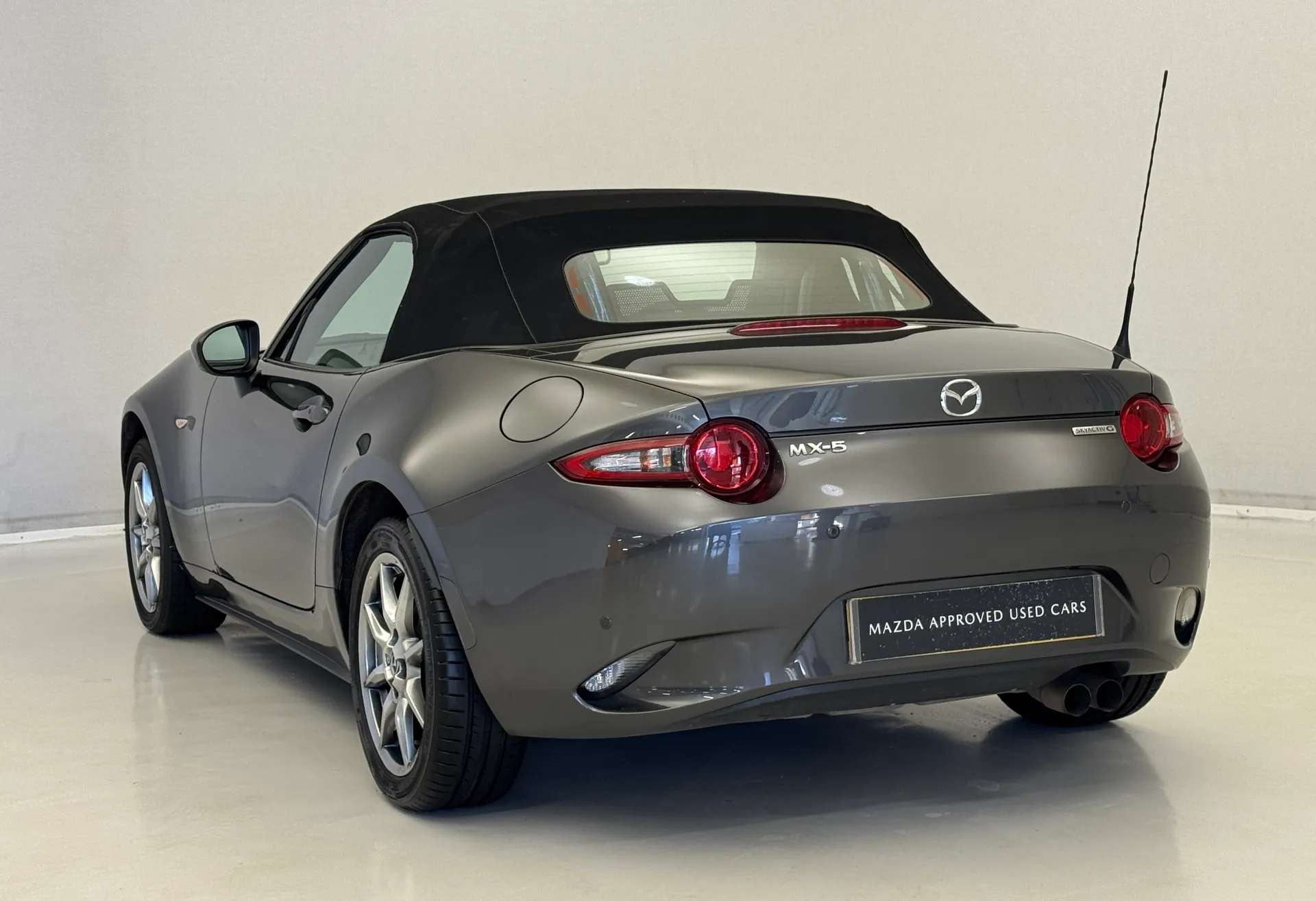 2022 MAZDA MX-5 2022 MAZDA MX-5