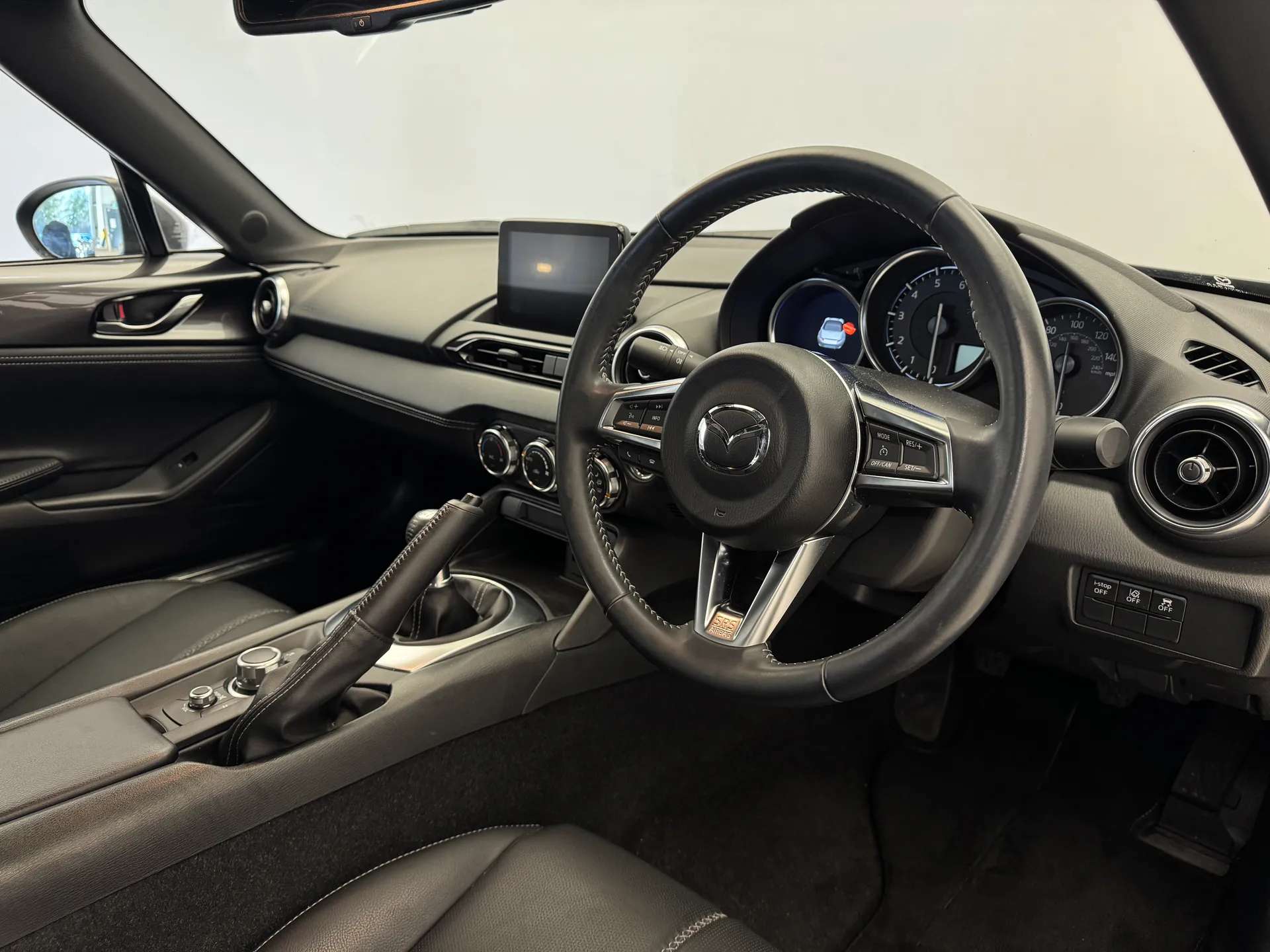 2022 MAZDA MX-5 2022 MAZDA MX-5