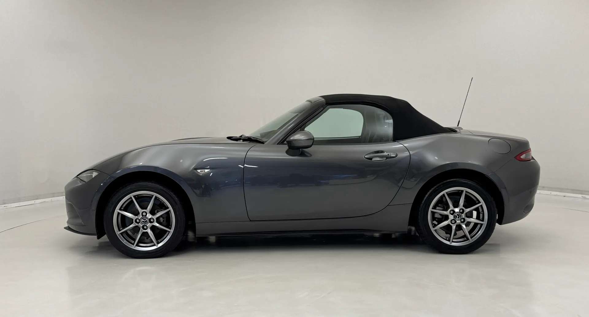 2022 MAZDA MX-5 2022 MAZDA MX-5