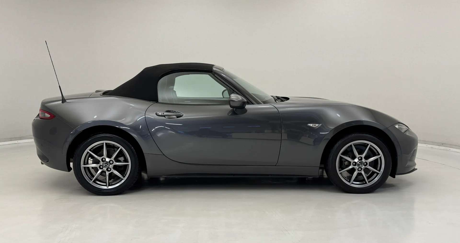 2022 MAZDA MX-5 2022 MAZDA MX-5