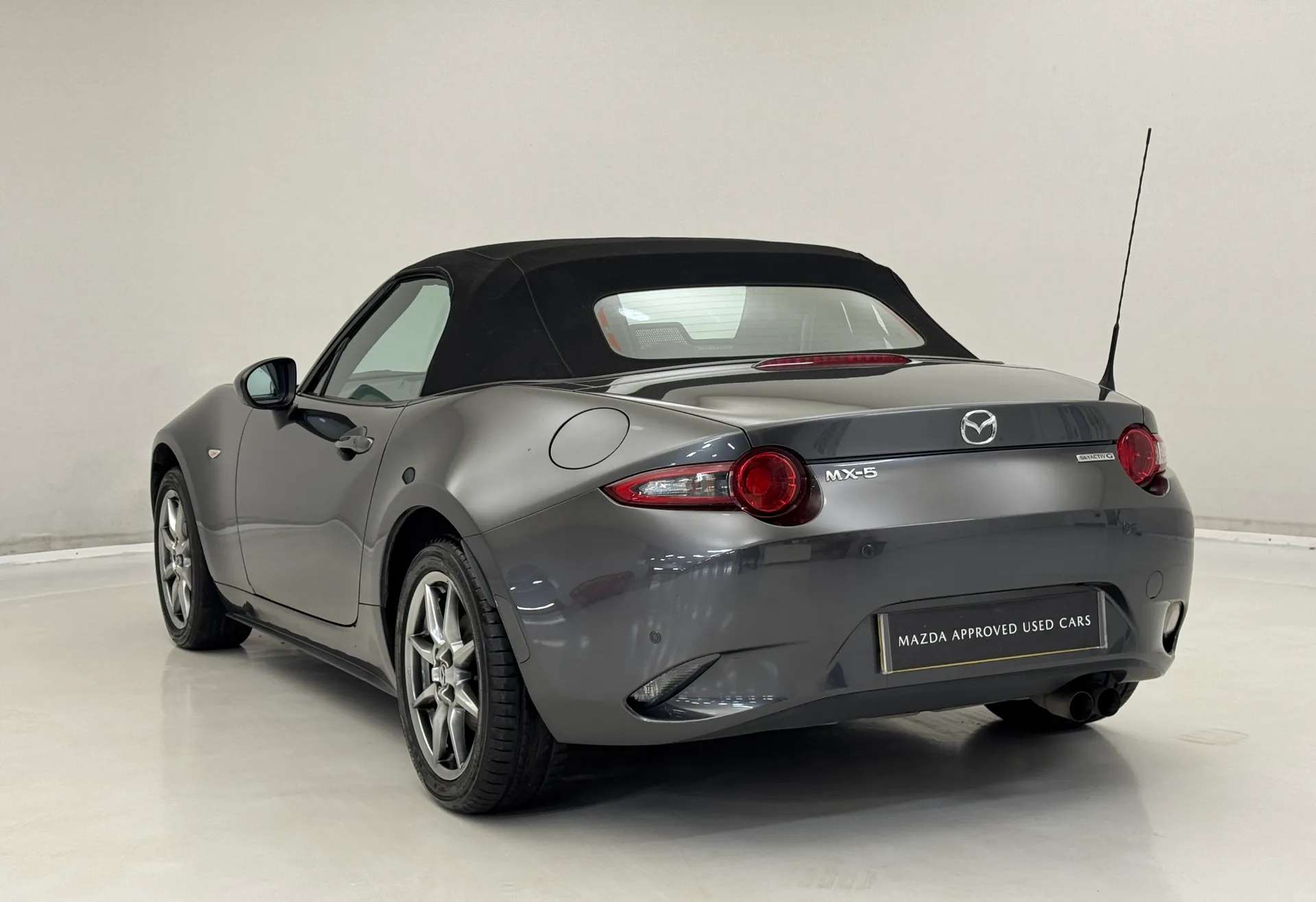 2022 MAZDA MX-5 2022 MAZDA MX-5