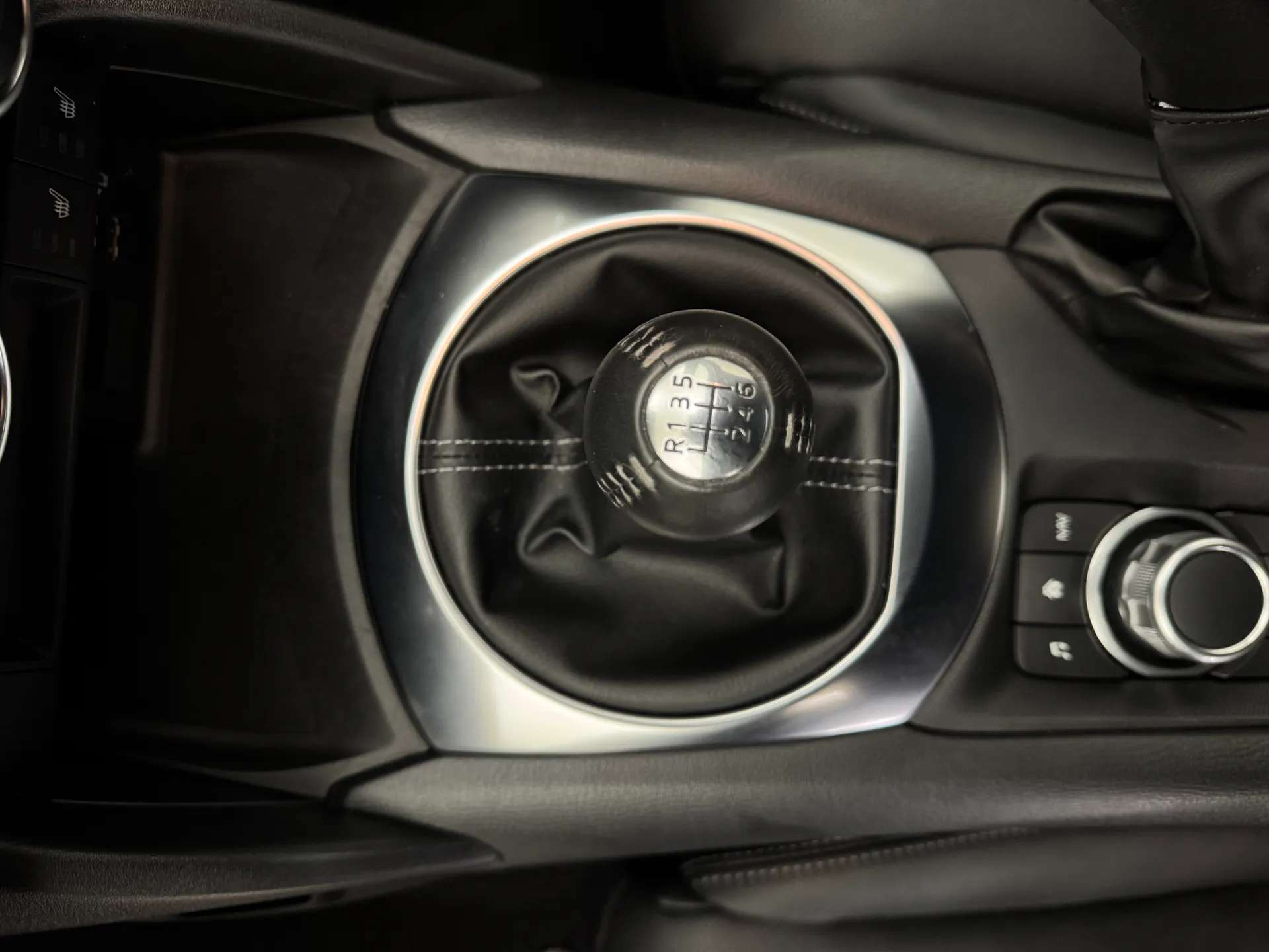 2022 MAZDA MX-5 2022 MAZDA MX-5