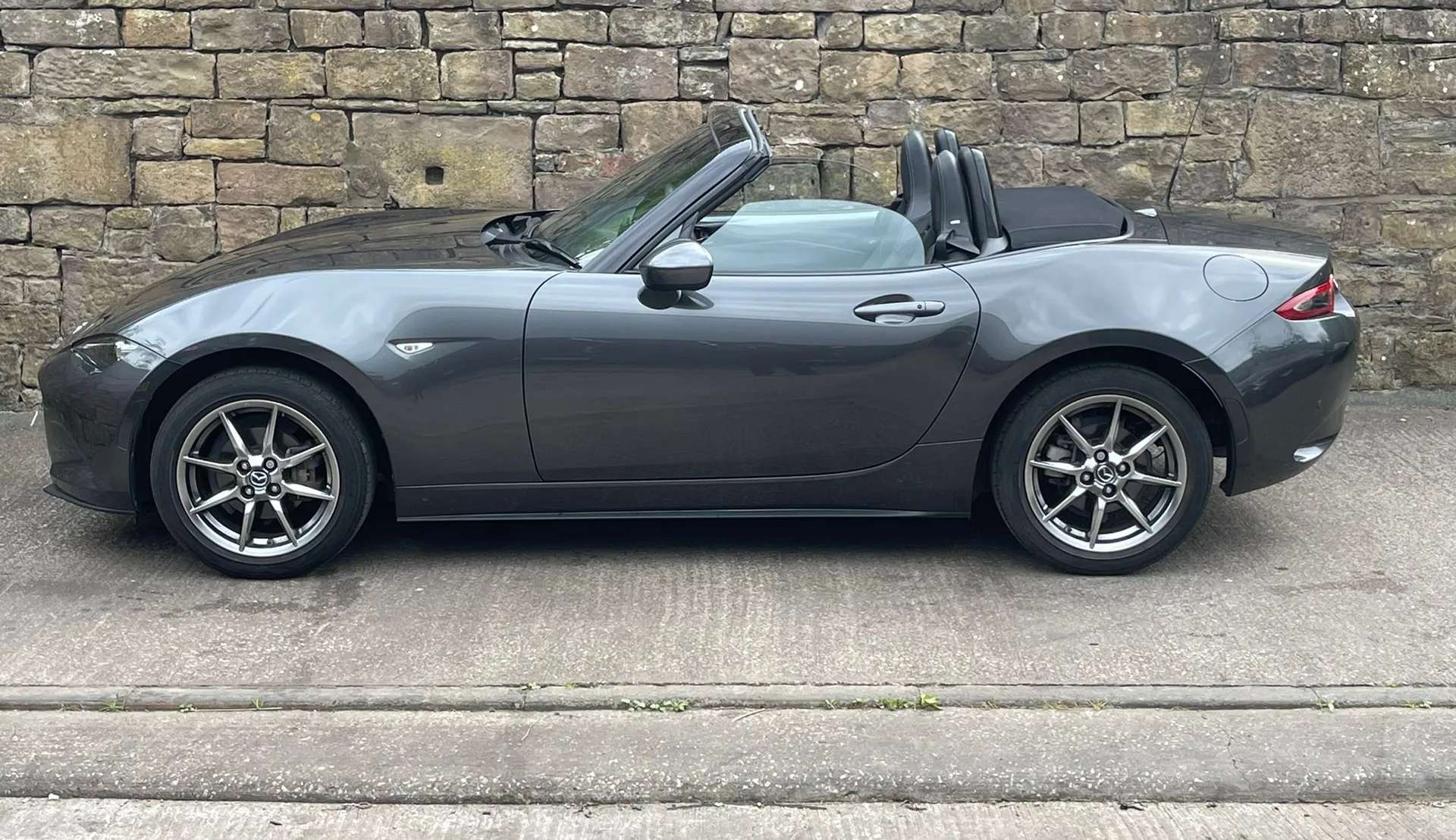 2022 MAZDA MX-5 2022 MAZDA MX-5