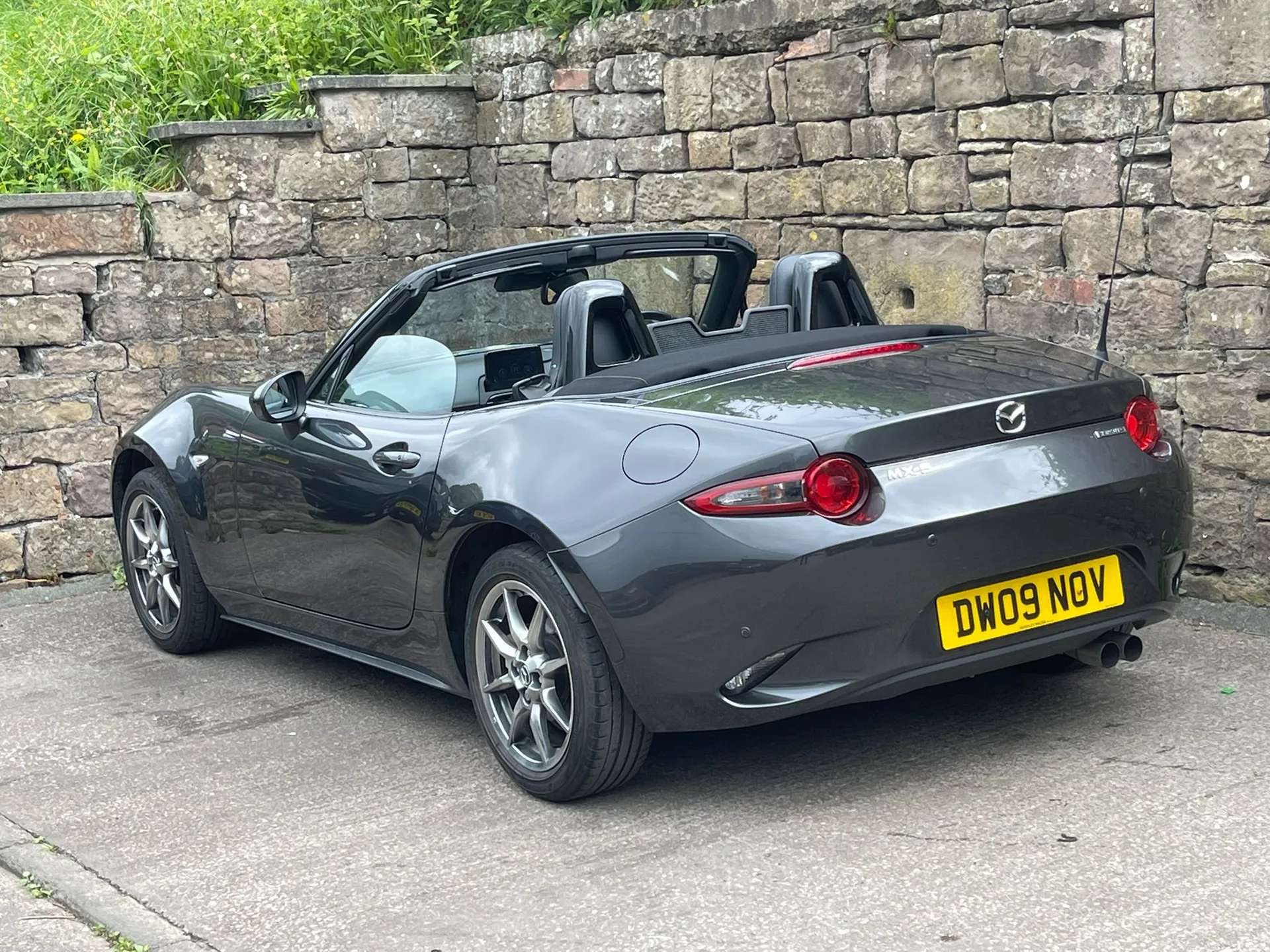 2022 MAZDA MX-5 2022 MAZDA MX-5