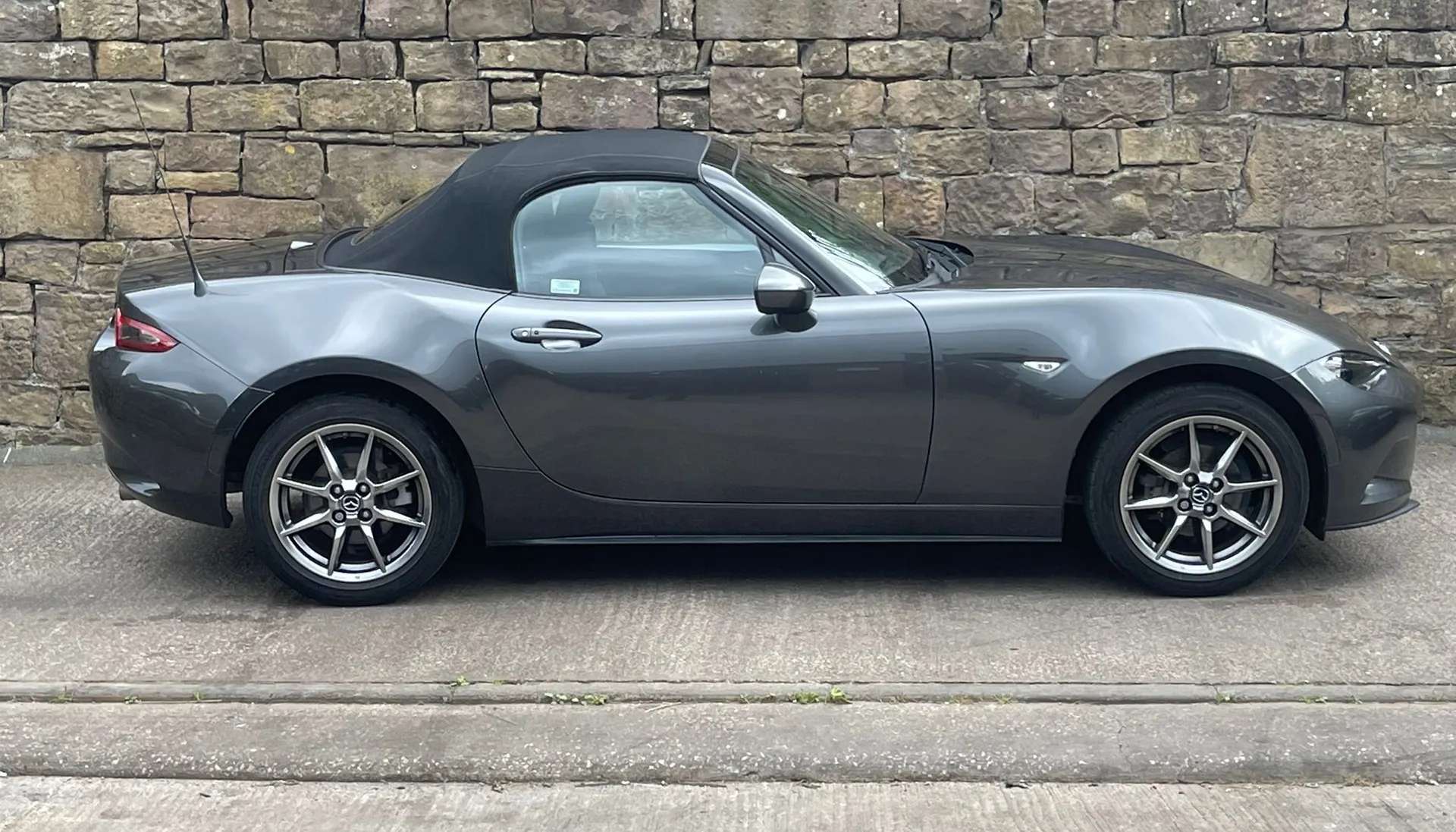 2022 MAZDA MX-5 2022 MAZDA MX-5