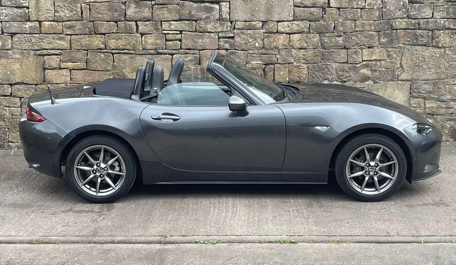 2022 MAZDA MX-5 2022 MAZDA MX-5