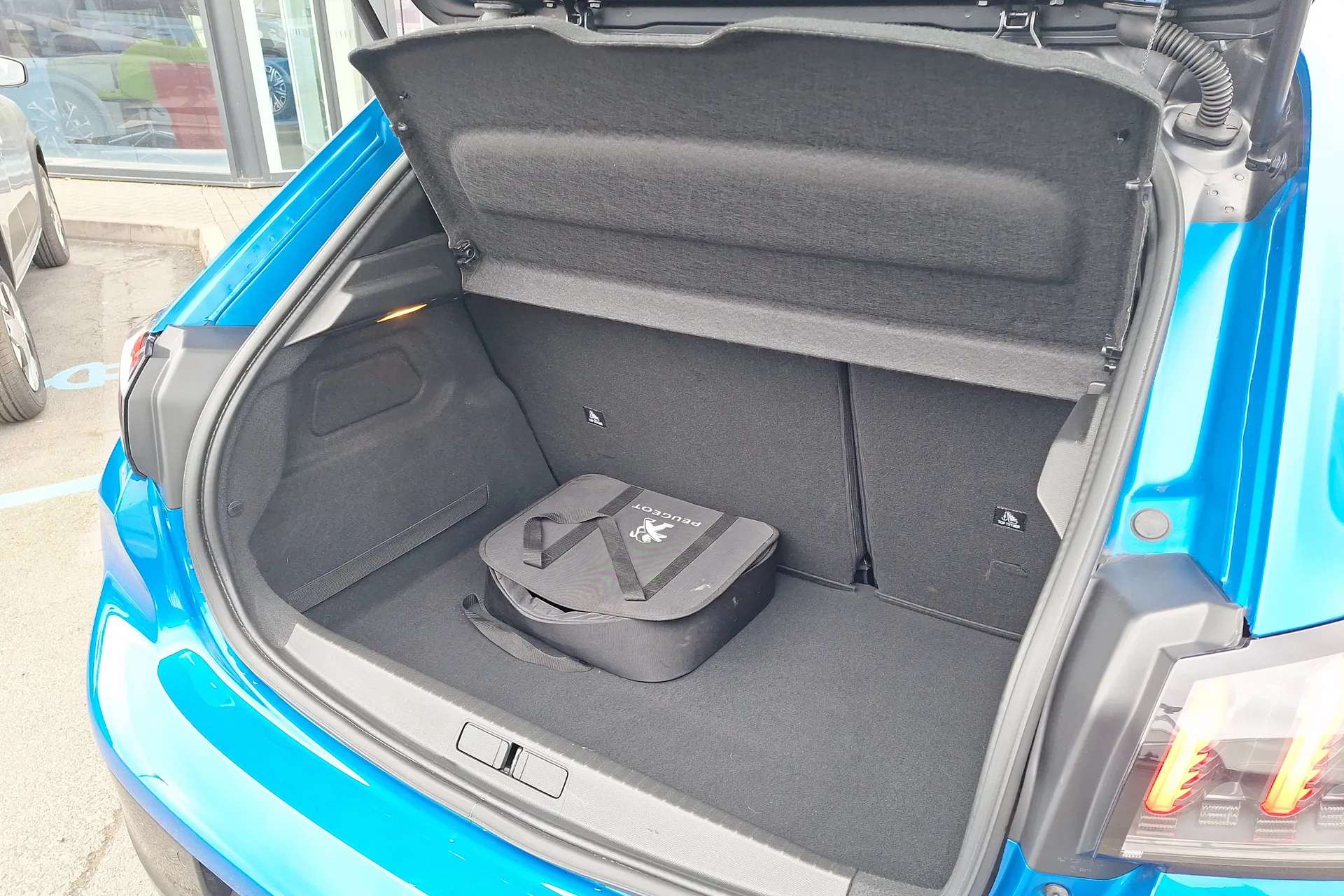 2021 PEUGEOT 208 2021 PEUGEOT 208