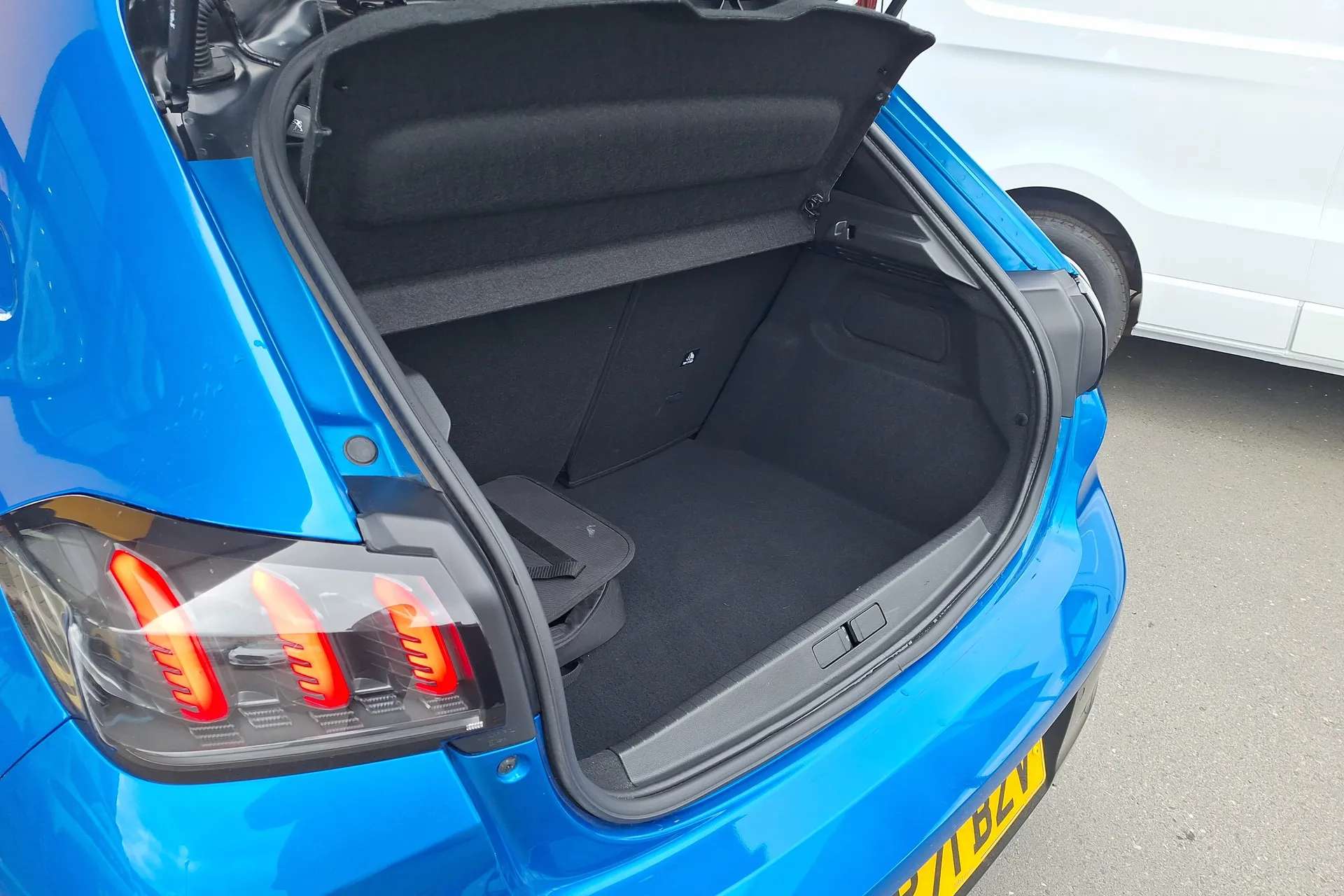 2021 PEUGEOT 208 2021 PEUGEOT 208