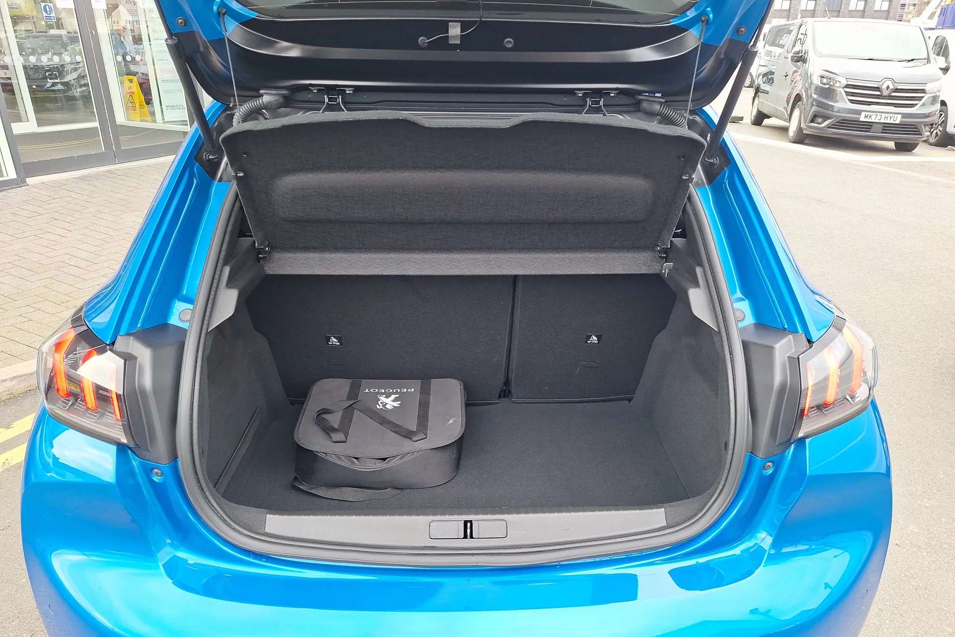 2021 PEUGEOT 208 2021 PEUGEOT 208