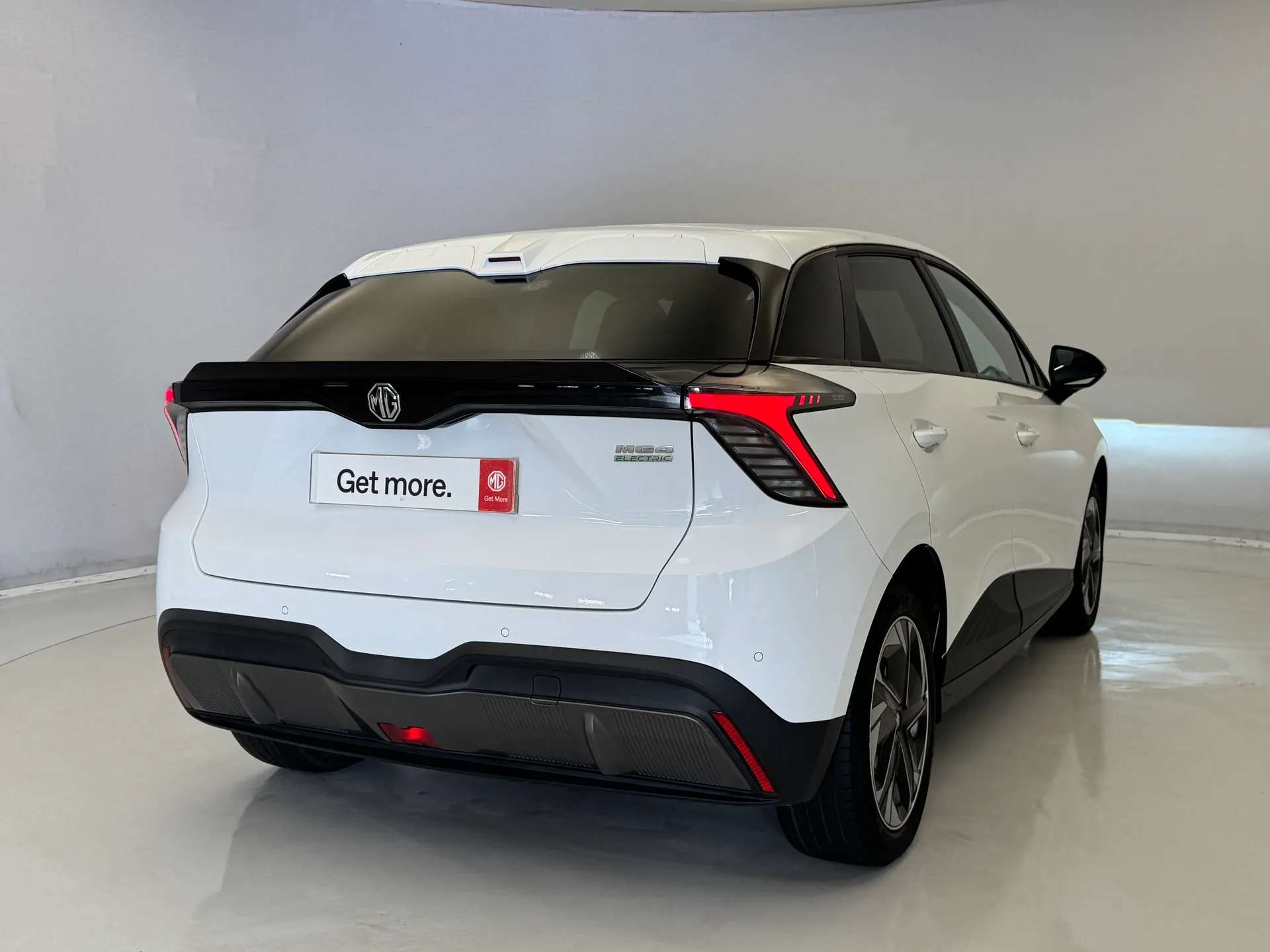 A 2022 MG MG4 125kW SE EV 51kWh 5dr Auto ð Only 8,000 Miles ð A 2022 MG MG4 125kW SE EV 51kWh 5dr Auto ð Only 8,000 Miles ð