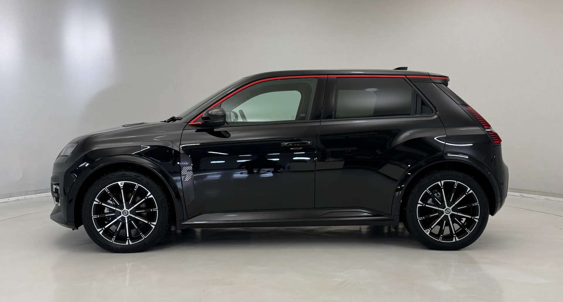 A 2025 RENAULT 5 110kW Iconic Five Comfort Range 52kWh 5dr Auto A 2025 RENAULT 5 110kW Iconic Five Comfort Range 52kWh 5dr Auto