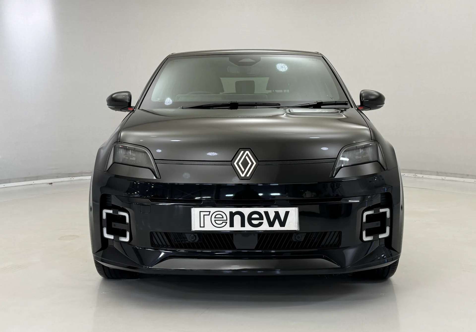 A 2025 RENAULT 5 110kW Iconic Five Comfort Range 52kWh 5dr Auto A 2025 RENAULT 5 110kW Iconic Five Comfort Range 52kWh 5dr Auto