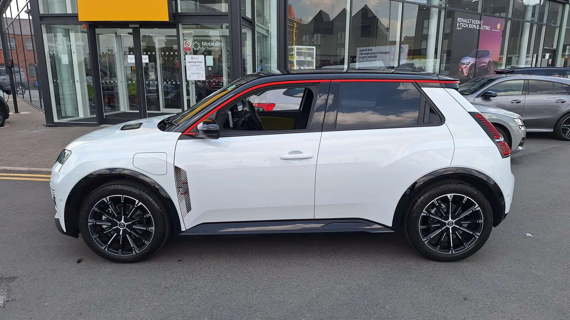 A 2026 RENAULT 5 110kW Iconic Five + Comfort Range 52kWh 5dr Auto A 2026 RENAULT 5 110kW Iconic Five + Comfort Range 52kWh 5dr Auto