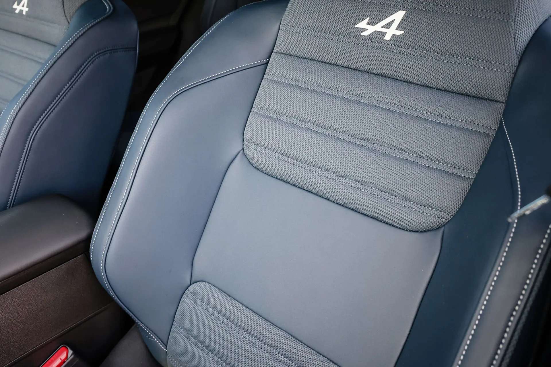 2025 ALPINE A290 2025 ALPINE A290