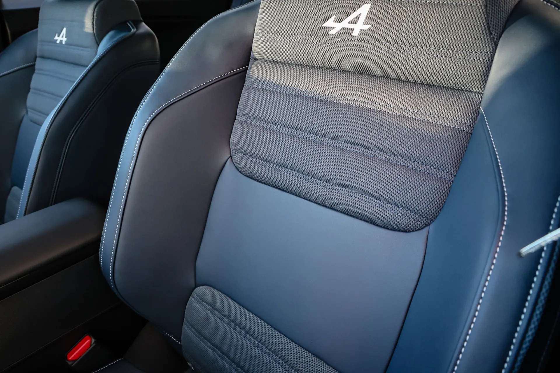 2025 ALPINE A290 2025 ALPINE A290