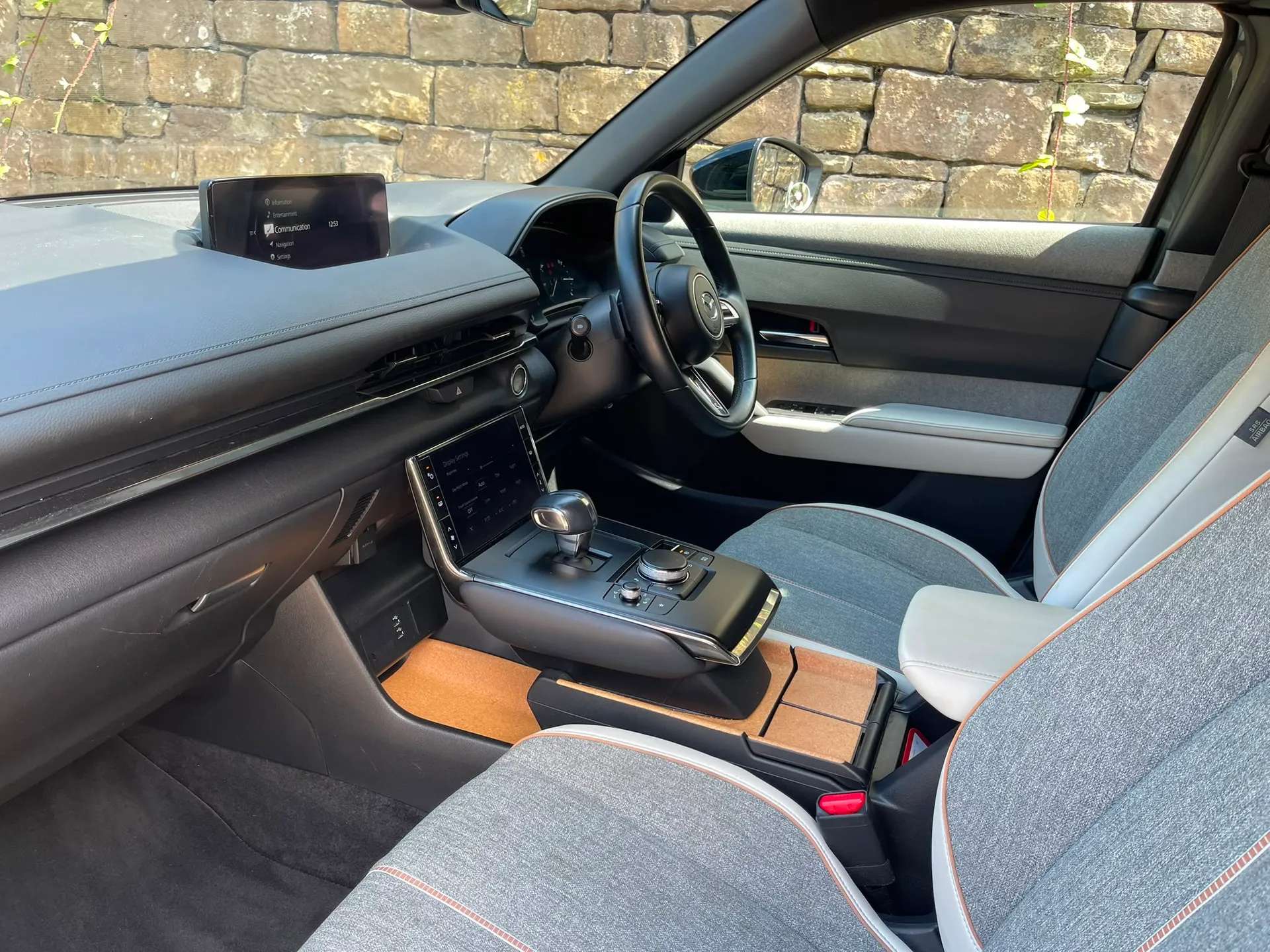A 2021 MAZDA MX-30 107kW Sport Lux 35.5kWh 5dr Auto âHEATED SEATSâHEAD UP DISPLAYâ A 2021 MAZDA MX-30 107kW Sport Lux 35.5kWh 5dr Auto âHEATED SEATSâHEAD UP DISPLAYâ