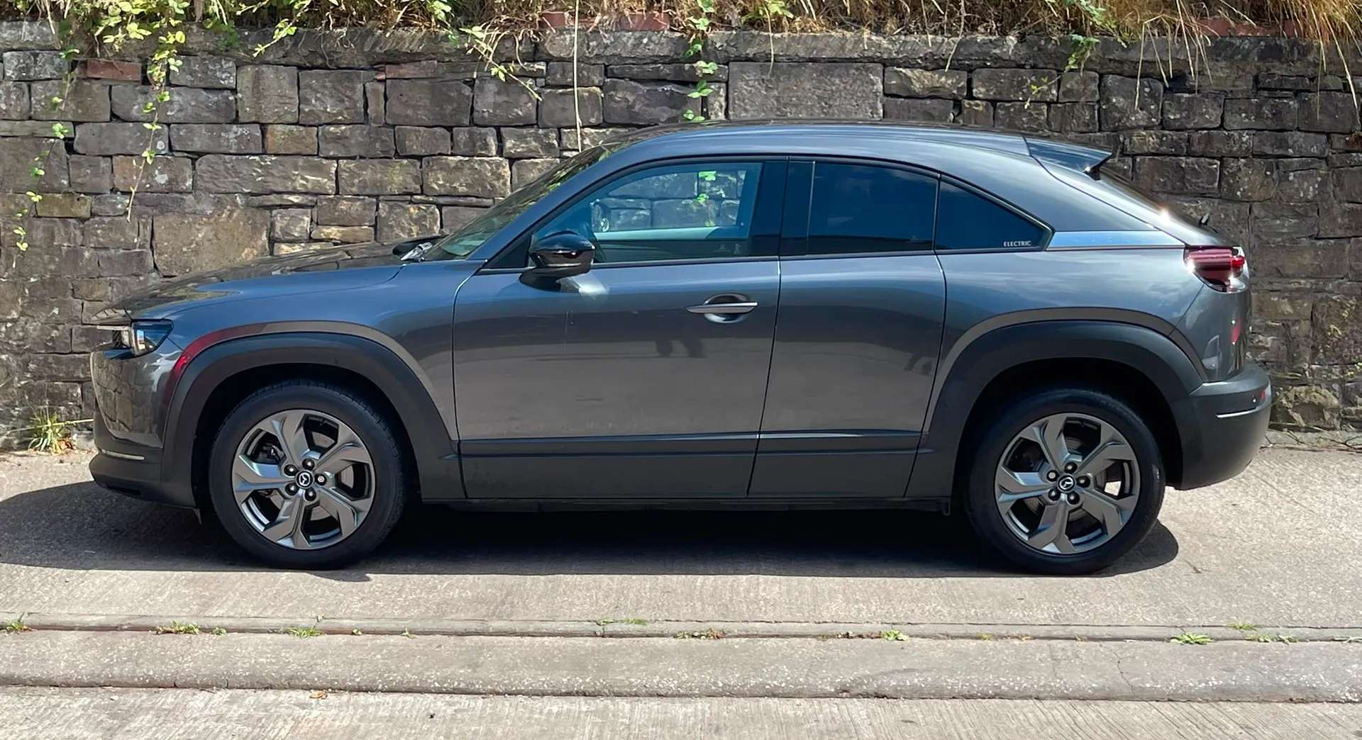 A 2021 MAZDA MX-30 107kW Sport Lux 35.5kWh 5dr Auto âHEATED SEATSâHEAD UP DISPLAYâ A 2021 MAZDA MX-30 107kW Sport Lux 35.5kWh 5dr Auto âHEATED SEATSâHEAD UP DISPLAYâ