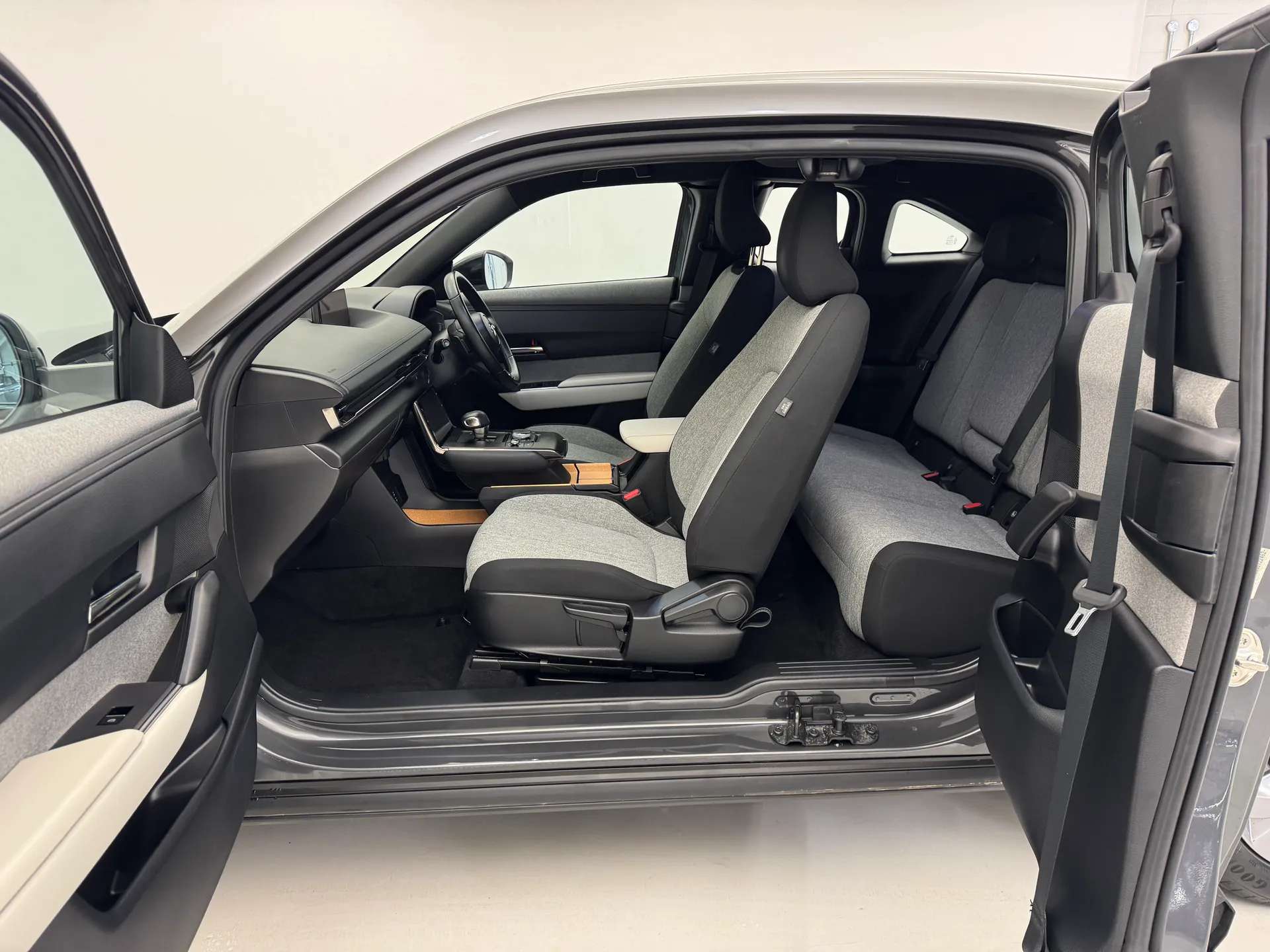 2021 MAZDA MX-30 2021 MAZDA MX-30