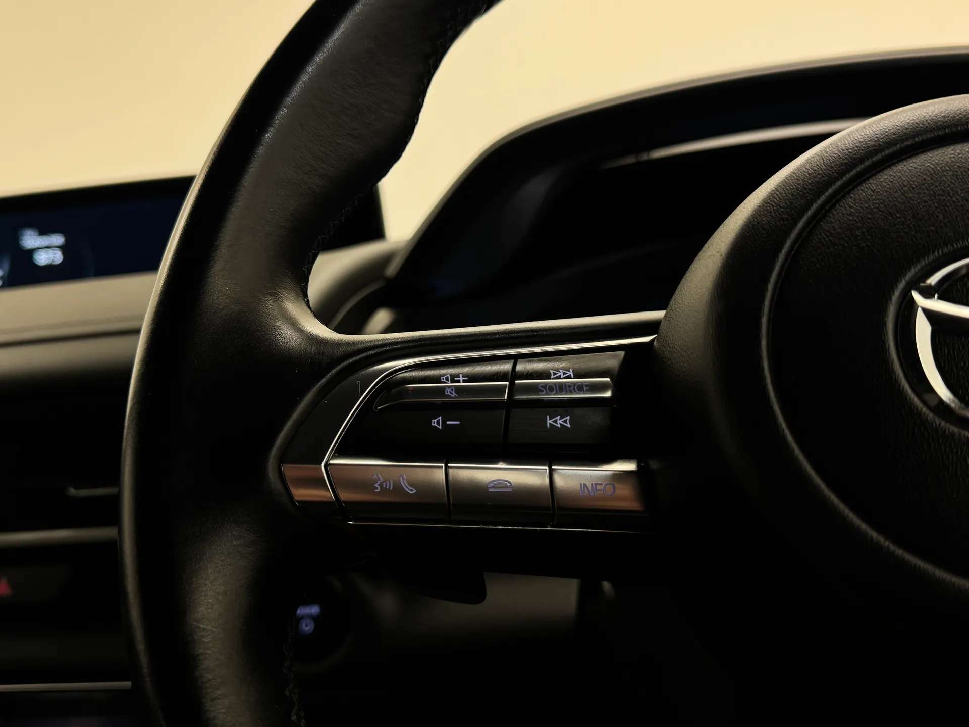 2022 MAZDA MX-30 2022 MAZDA MX-30