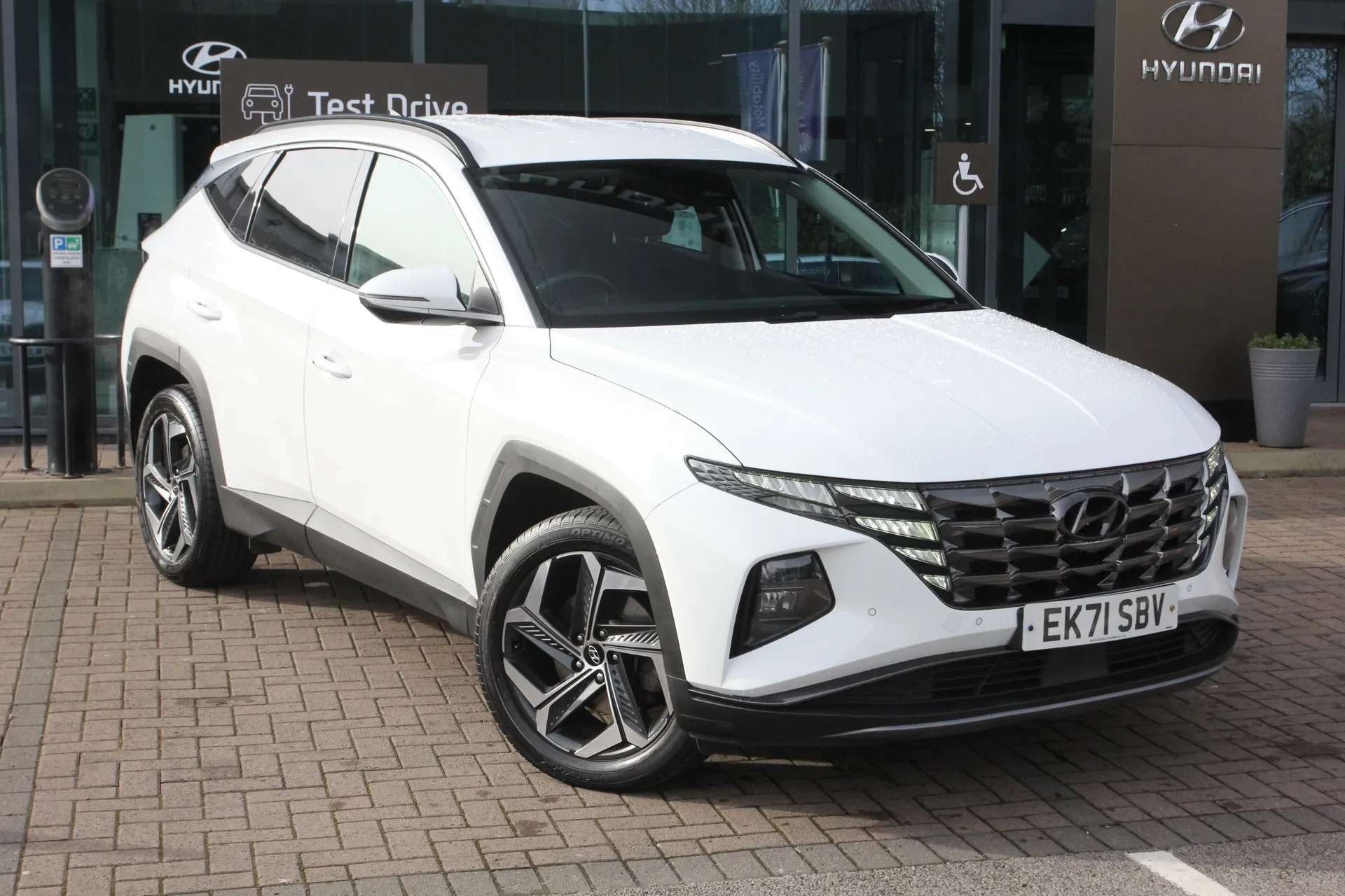 A 2021 HYUNDAI TUCSON 1.6 TGDi Hybrid 230 Premium 5dr 2WD Auto A 2021 HYUNDAI TUCSON 1.6 TGDi Hybrid 230 Premium 5dr 2WD Auto