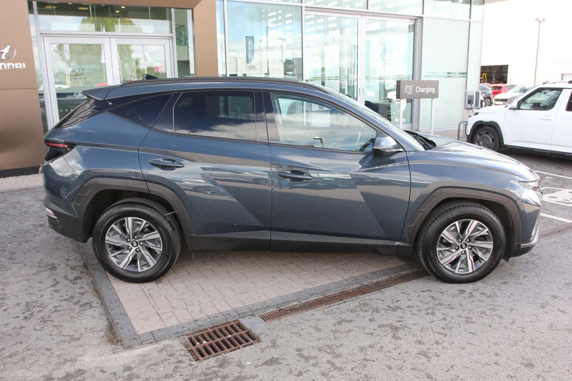A 2021 HYUNDAI TUCSON 1.6 TGDi Hybrid 230 SE Connect 5dr 2WD Auto A 2021 HYUNDAI TUCSON 1.6 TGDi Hybrid 230 SE Connect 5dr 2WD Auto