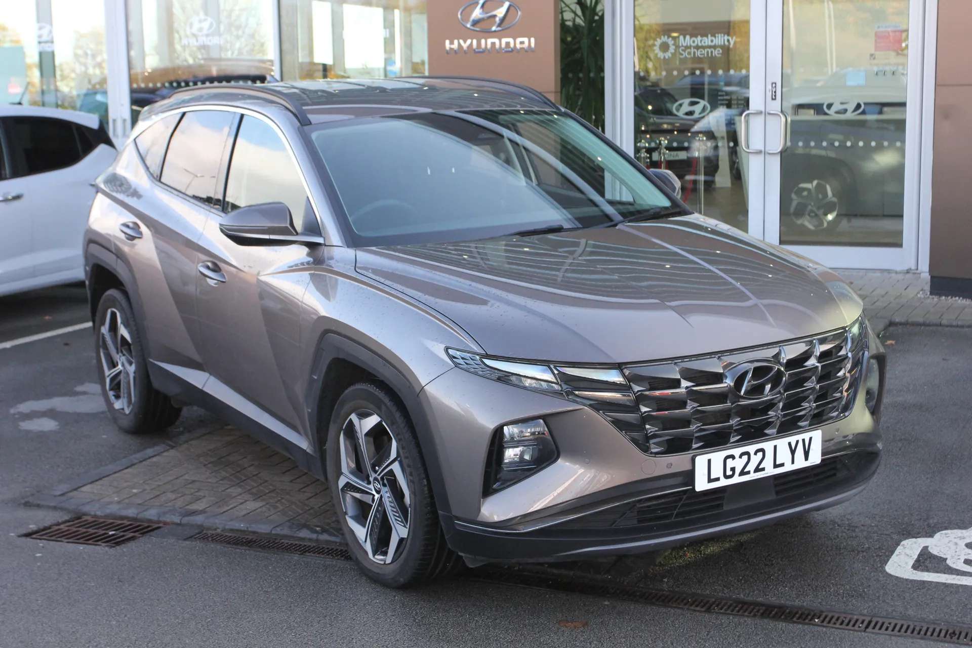 A 2022 HYUNDAI TUCSON 1.6 TGDi Hybrid 230 Premium 5dr 2WD Auto A 2022 HYUNDAI TUCSON 1.6 TGDi Hybrid 230 Premium 5dr 2WD Auto