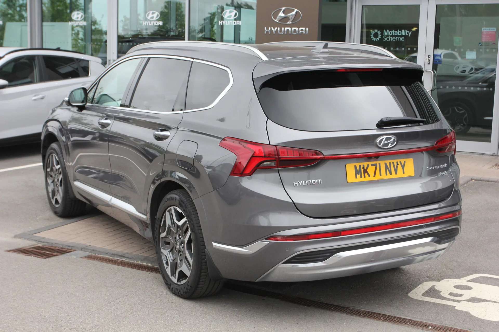 A 2021 HYUNDAI SANTA FE 1.6 TGDi Plug-in Hybrid Ultimate 5dr 4WD Auto A 2021 HYUNDAI SANTA FE 1.6 TGDi Plug-in Hybrid Ultimate 5dr 4WD Auto