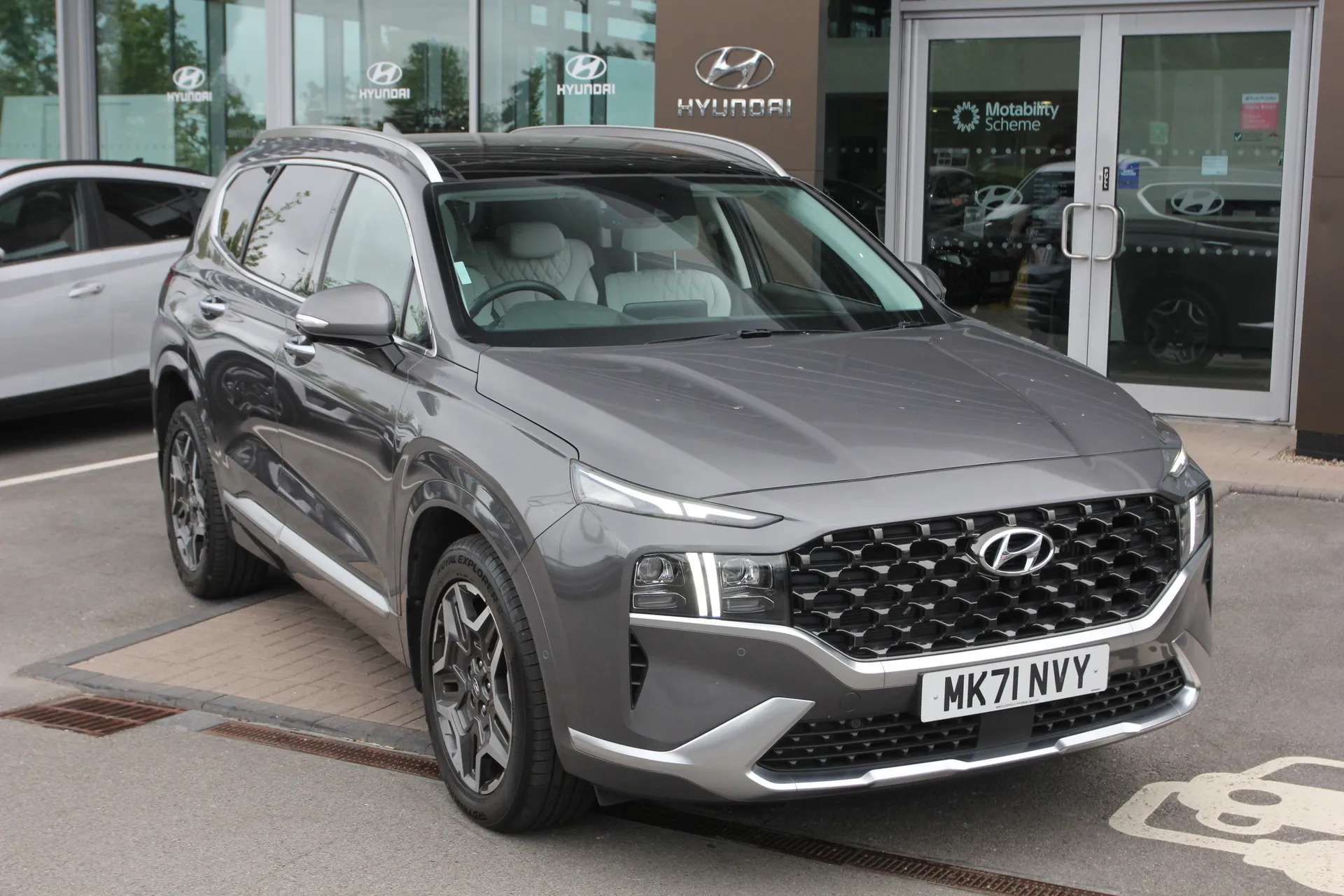 A 2021 HYUNDAI SANTA FE 1.6 TGDi Plug-in Hybrid Ultimate 5dr 4WD Auto A 2021 HYUNDAI SANTA FE 1.6 TGDi Plug-in Hybrid Ultimate 5dr 4WD Auto
