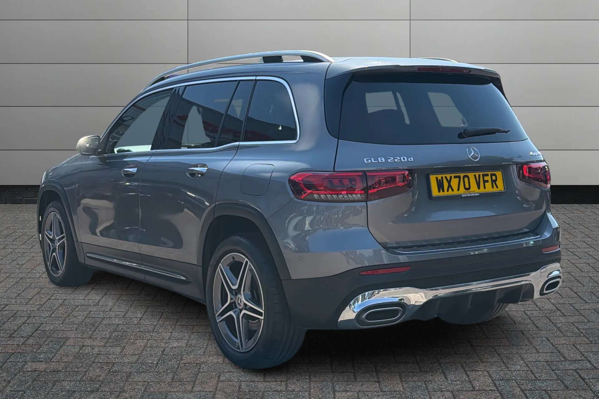 A 2021 MERCEDES-BENZ GLB GLB 220d 4Matic AMG Line Premium 5dr 8G-Tronic A 2021 MERCEDES-BENZ GLB GLB 220d 4Matic AMG Line Premium 5dr 8G-Tronic