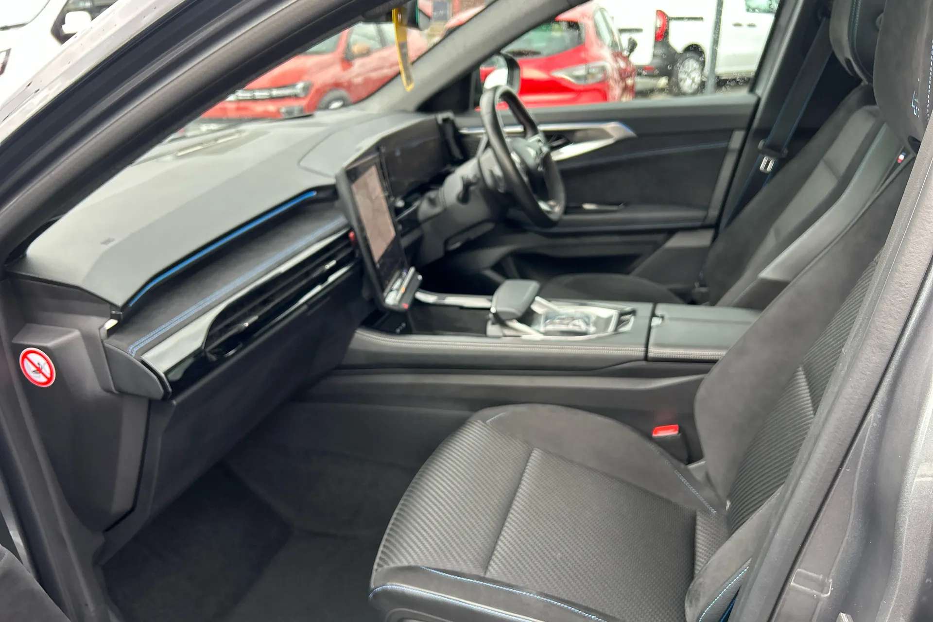 A 2023 RENAULT AUSTRAL E-Tech FHEV Iconic Esprit Alpine 5dr Auto 4C A 2023 RENAULT AUSTRAL E-Tech FHEV Iconic Esprit Alpine 5dr Auto 4C