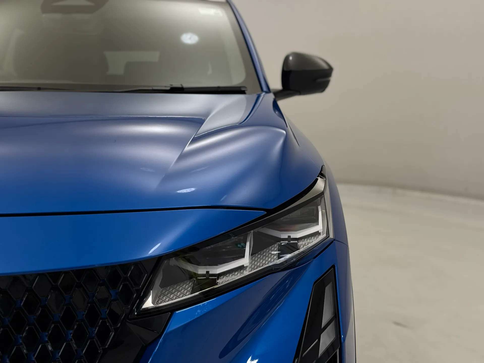 A 2026 RENAULT RAFALE E-Tech FHEV Iconic Esprit Alpine 5dr Auto 4C A 2026 RENAULT RAFALE E-Tech FHEV Iconic Esprit Alpine 5dr Auto 4C