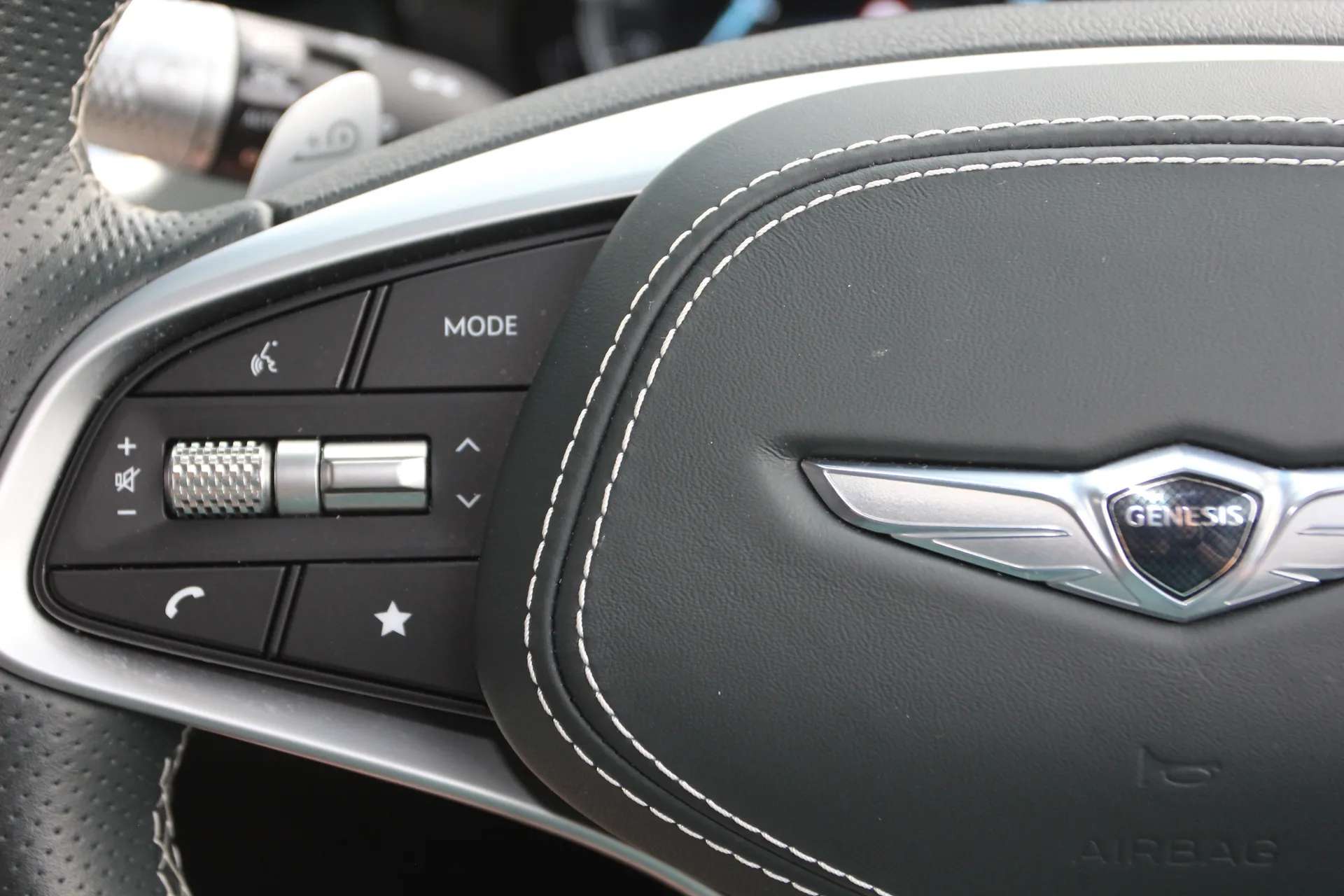 2022 GENESIS GV70 2022 GENESIS GV70