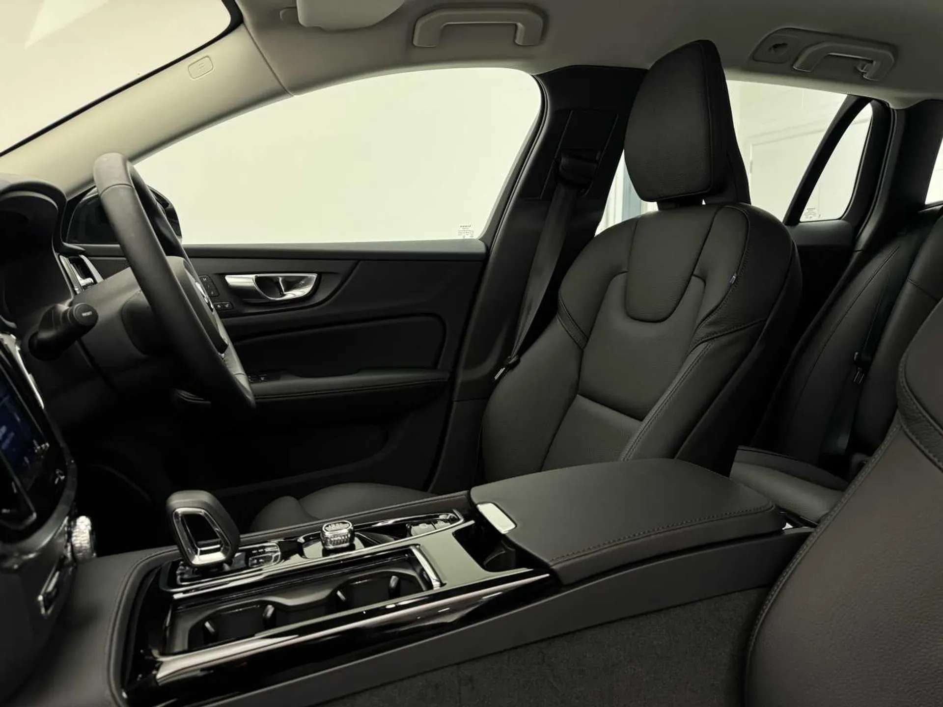 2024 VOLVO V60 2024 VOLVO V60