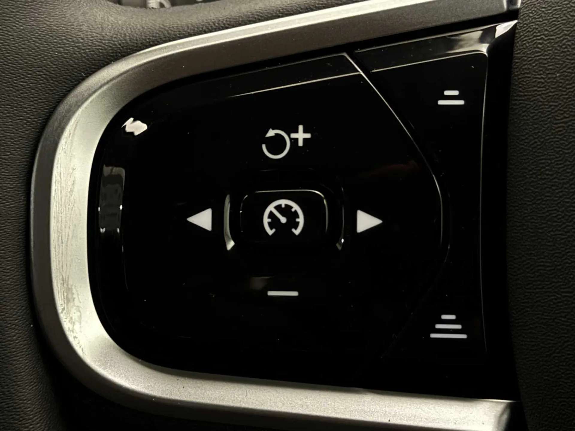 2024 VOLVO V60 2024 VOLVO V60