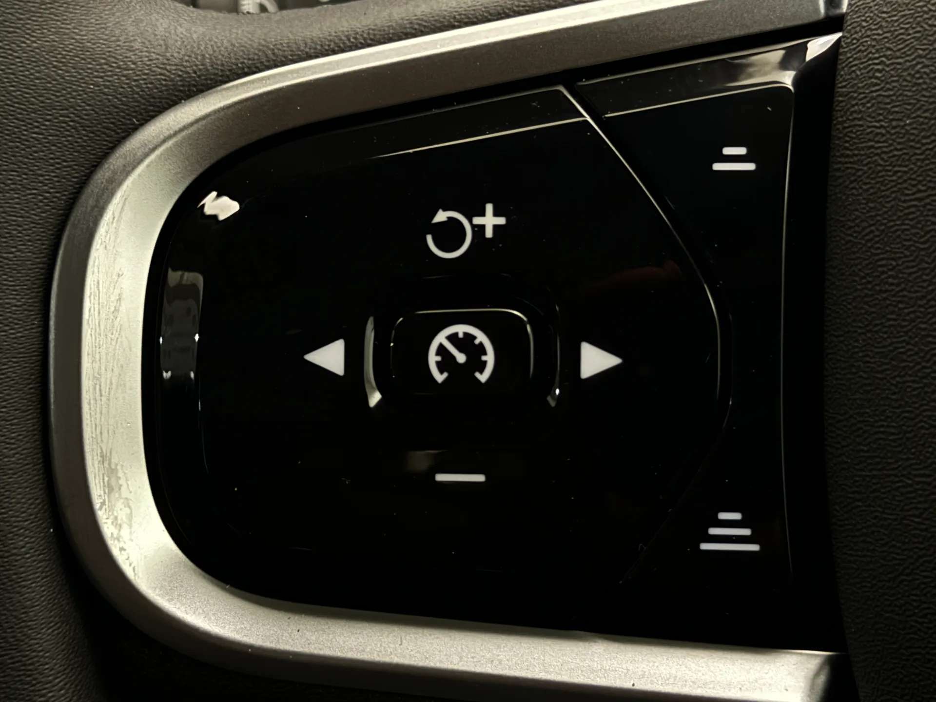 2024 VOLVO V60 2024 VOLVO V60