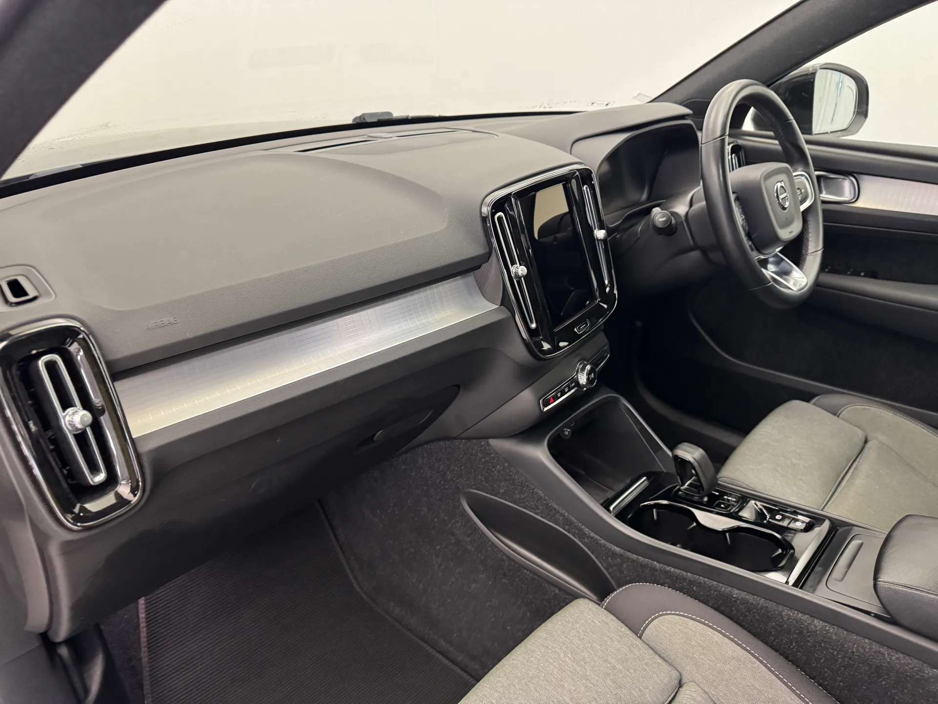 2022 VOLVO XC40 2022 VOLVO XC40