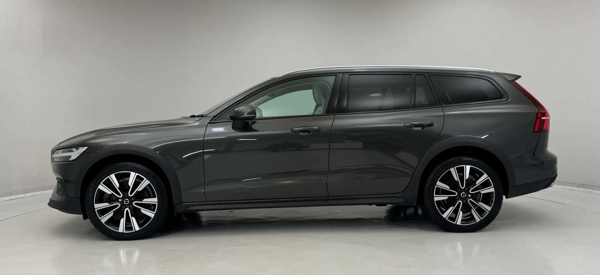 2021 VOLVO V60 2021 VOLVO V60