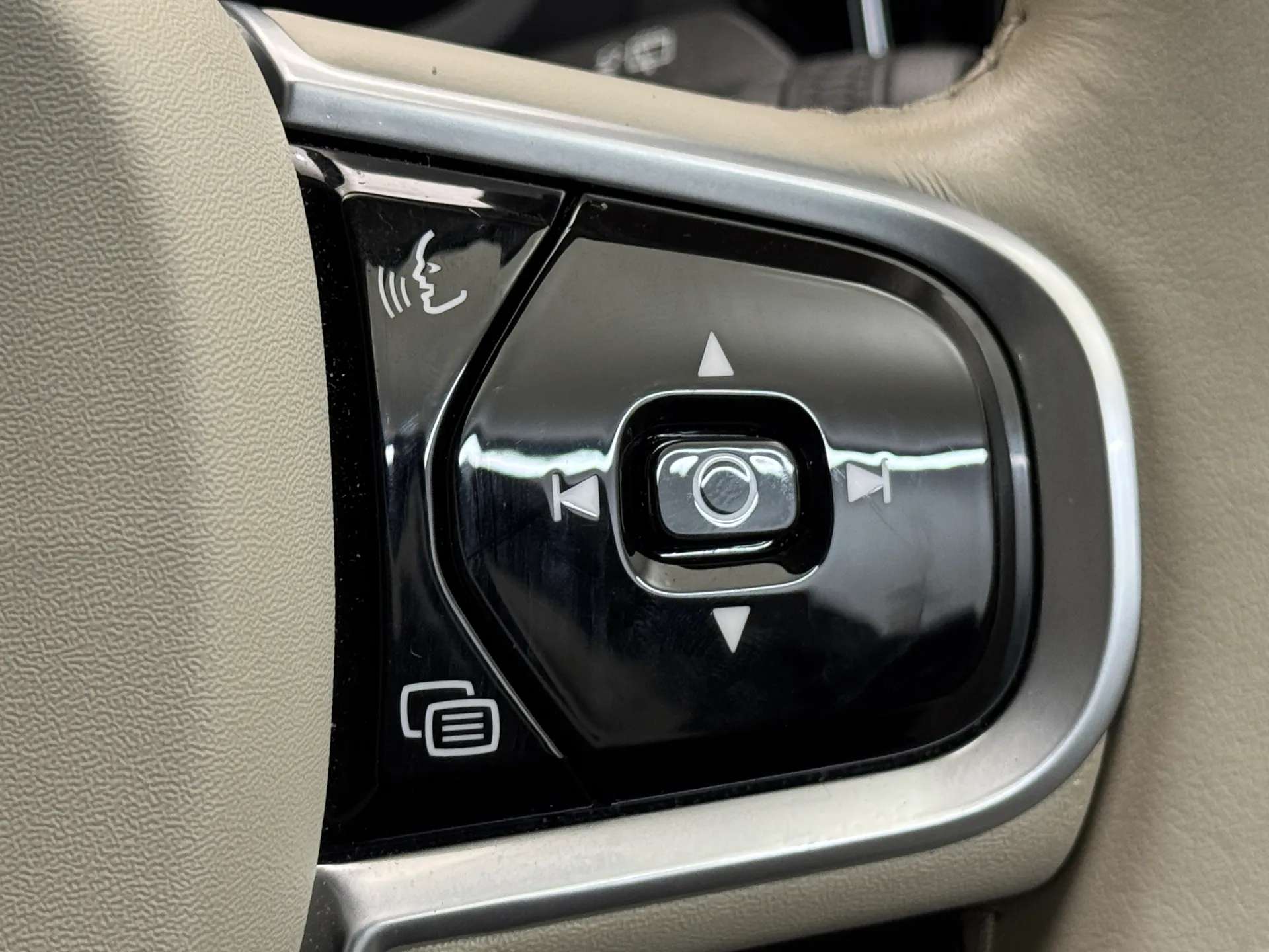 2021 VOLVO V60 2021 VOLVO V60