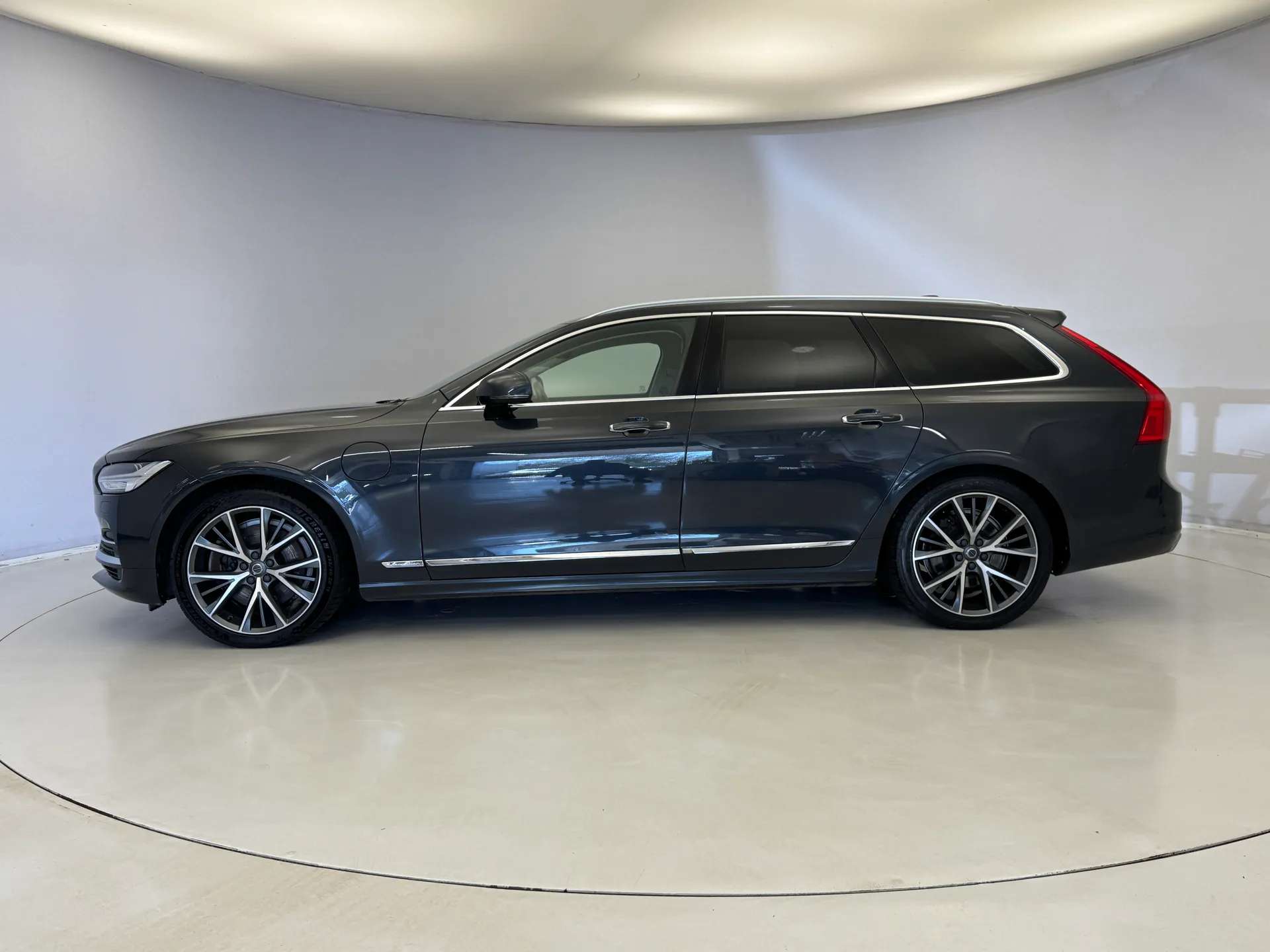2020 VOLVO V90 2020 VOLVO V90