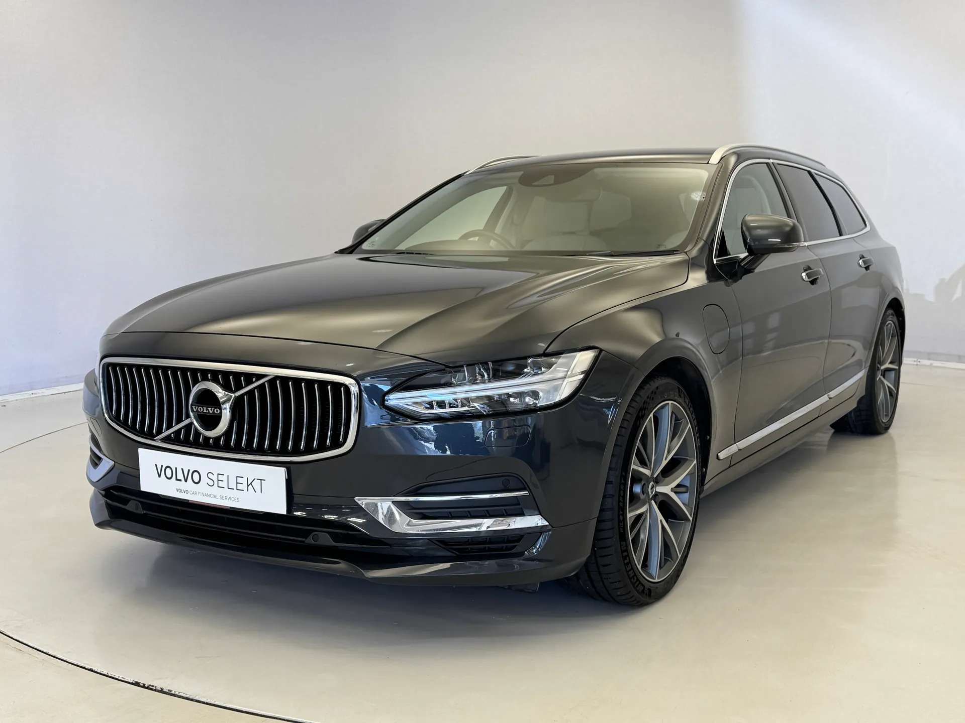 2020 VOLVO V90 2020 VOLVO V90