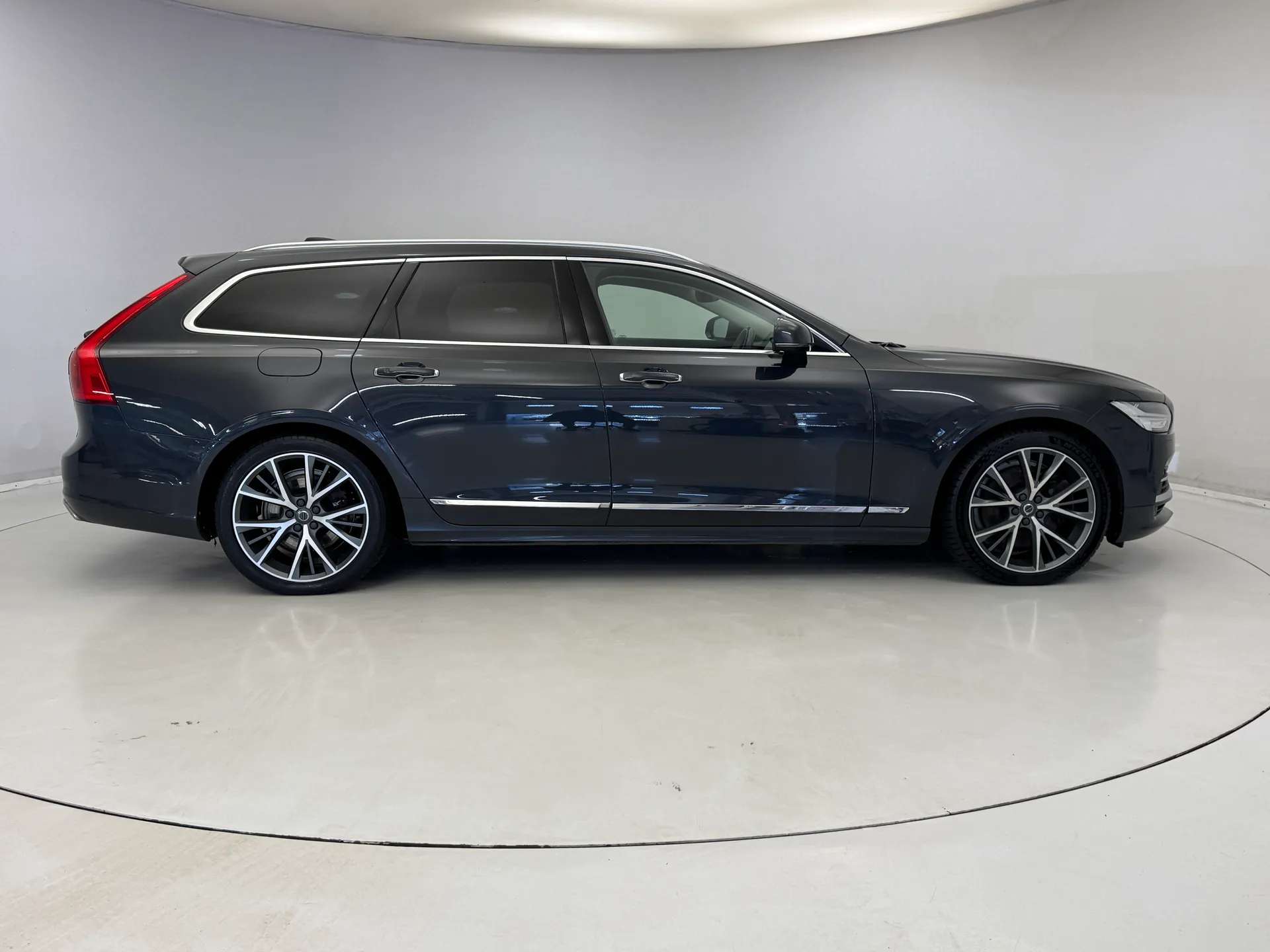 2020 VOLVO V90 2020 VOLVO V90