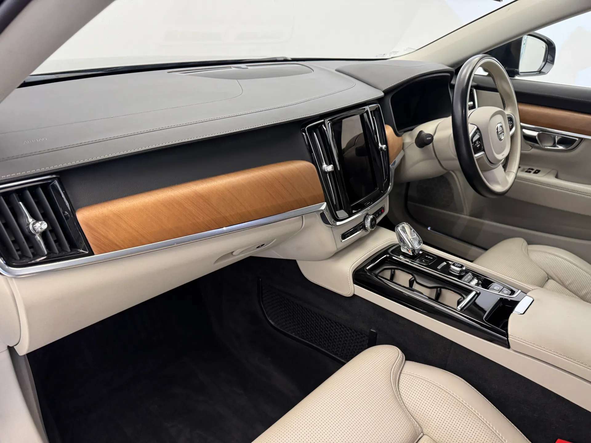 2020 VOLVO V90 2020 VOLVO V90