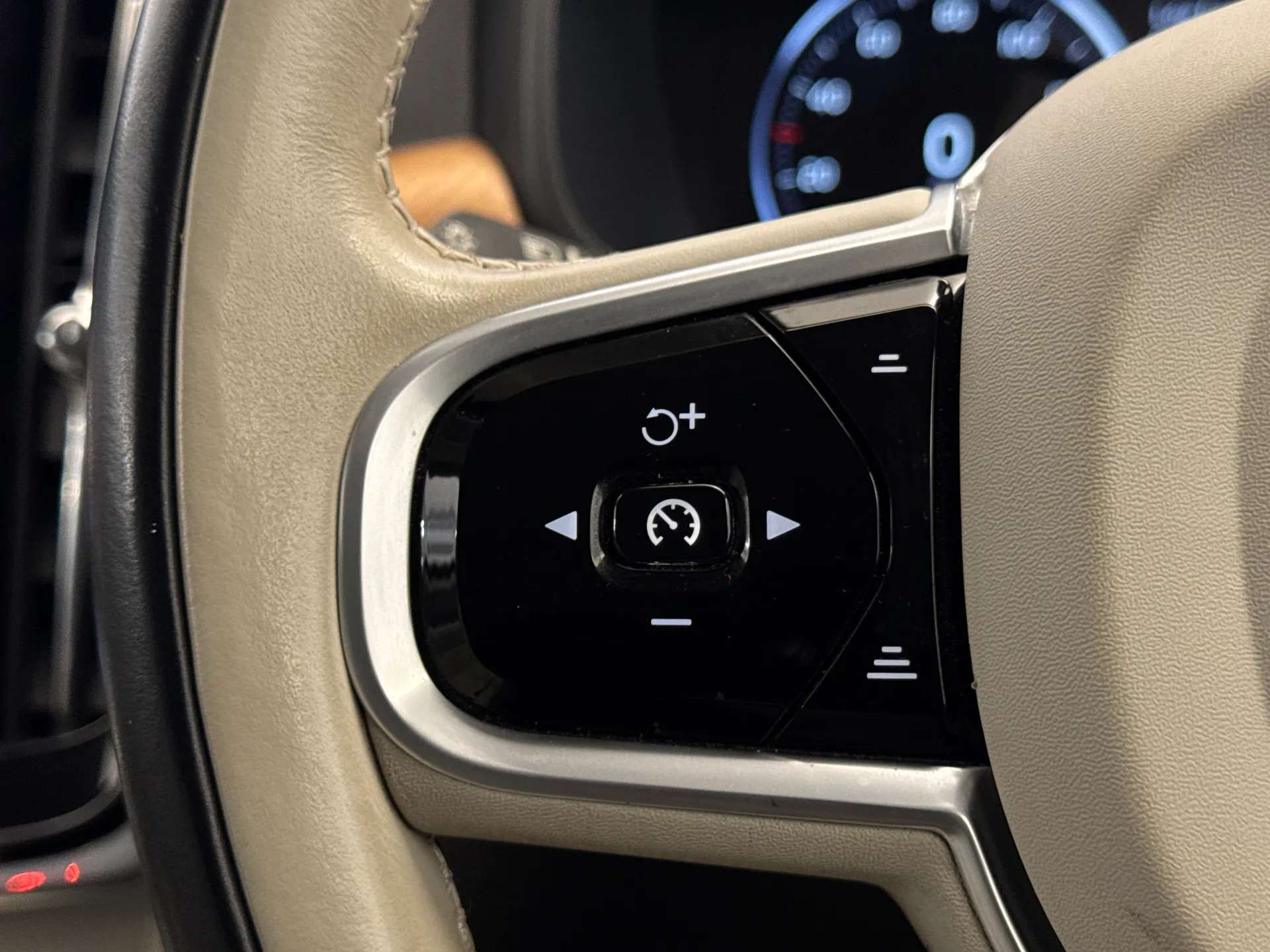 2020 VOLVO V90 2020 VOLVO V90