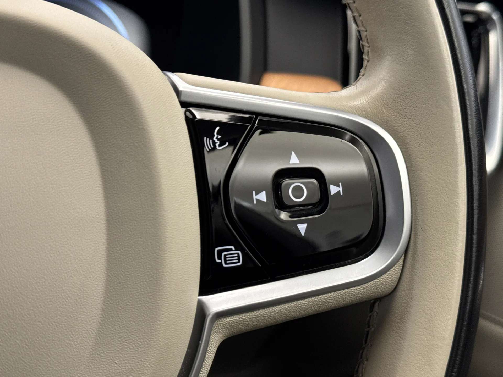 2020 VOLVO V90 2020 VOLVO V90