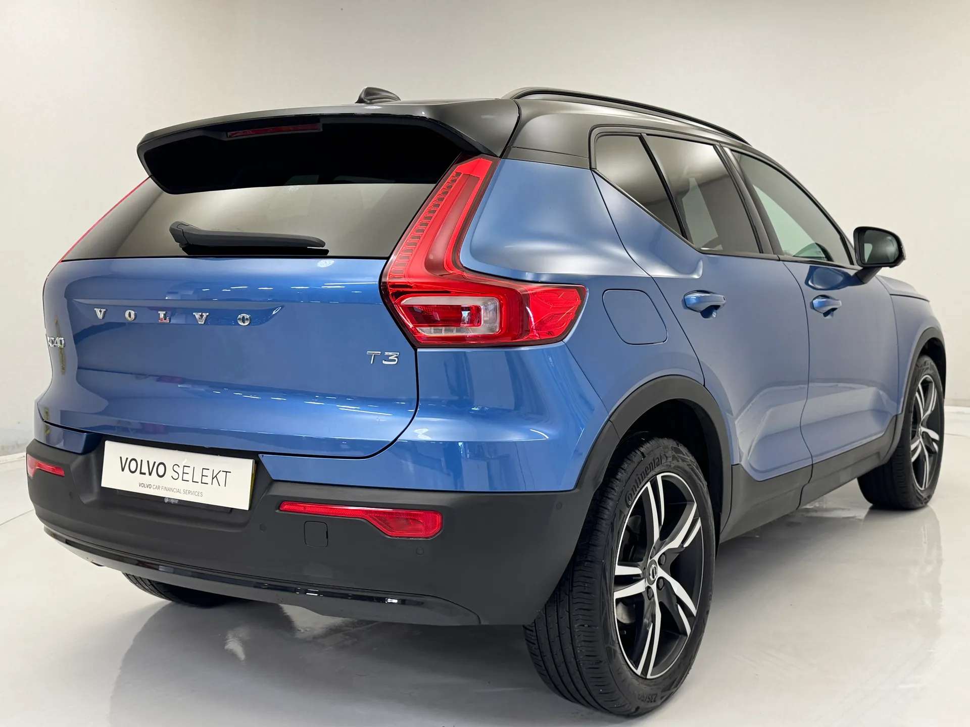 2021 VOLVO XC40 2021 VOLVO XC40