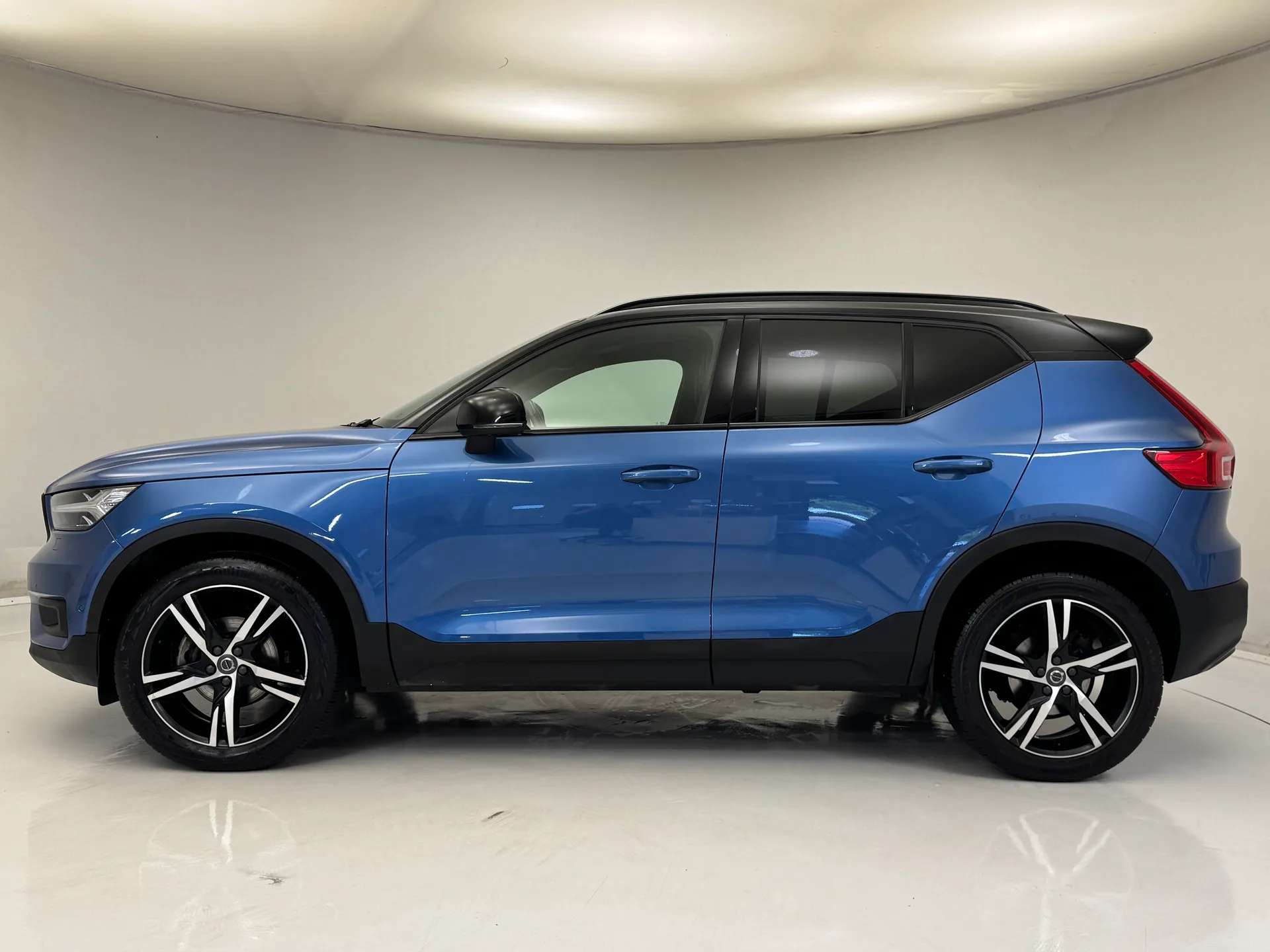 2021 VOLVO XC40 2021 VOLVO XC40