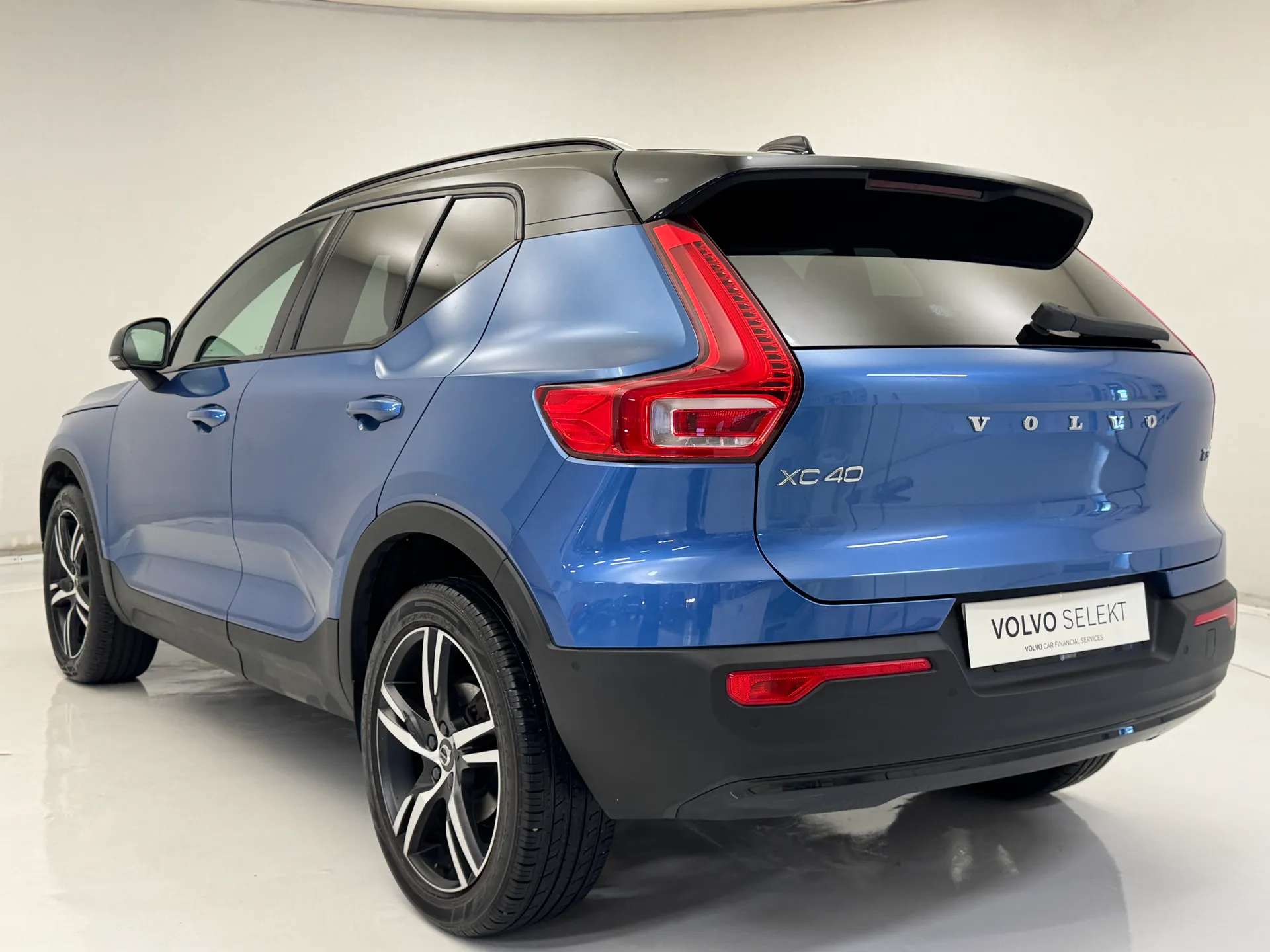 2021 VOLVO XC40 2021 VOLVO XC40