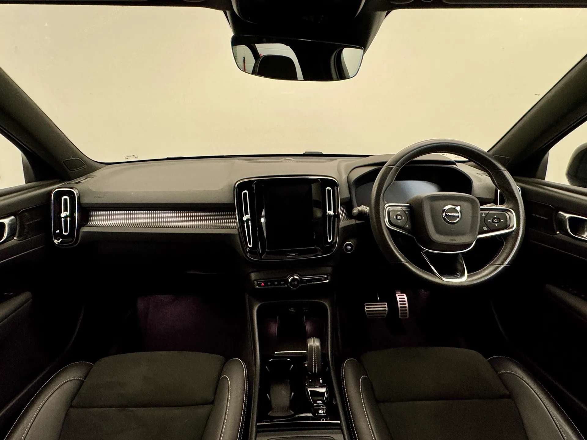 2021 VOLVO XC40 2021 VOLVO XC40