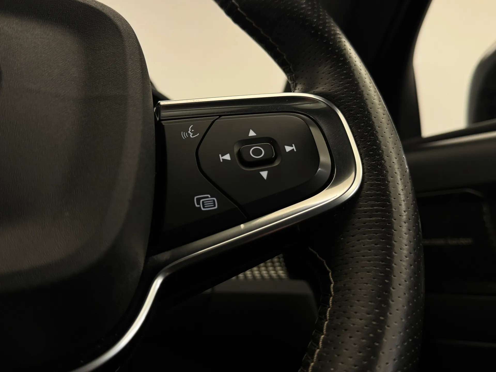 2021 VOLVO XC40 2021 VOLVO XC40