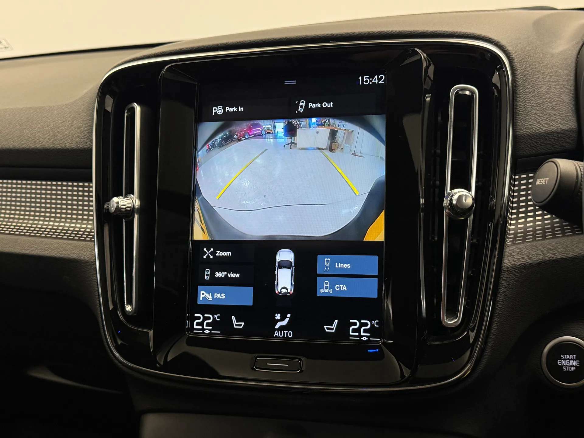 2021 VOLVO XC40 2021 VOLVO XC40